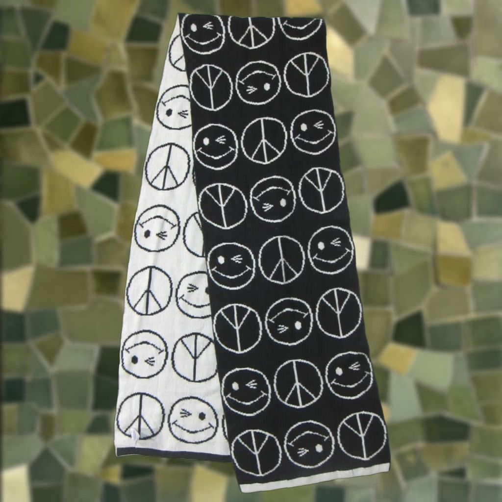 Joe Boxer Joe Boxer Scarf Women Black White Rectangle Neck Scarf Smiley Face Emoji Soft Warm Cozy Size ONE SIZE - 1 Thumbnail