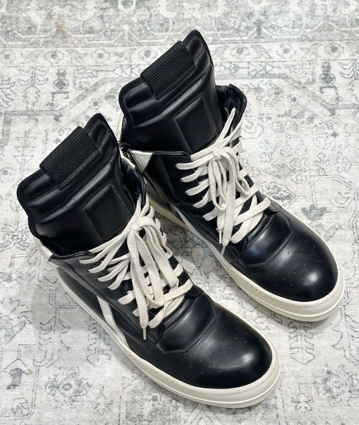 Rick Owens Rick Owens High-Top Black & White Inverted Triangle Size US 8 / EU 41 - 2 Thumbnail