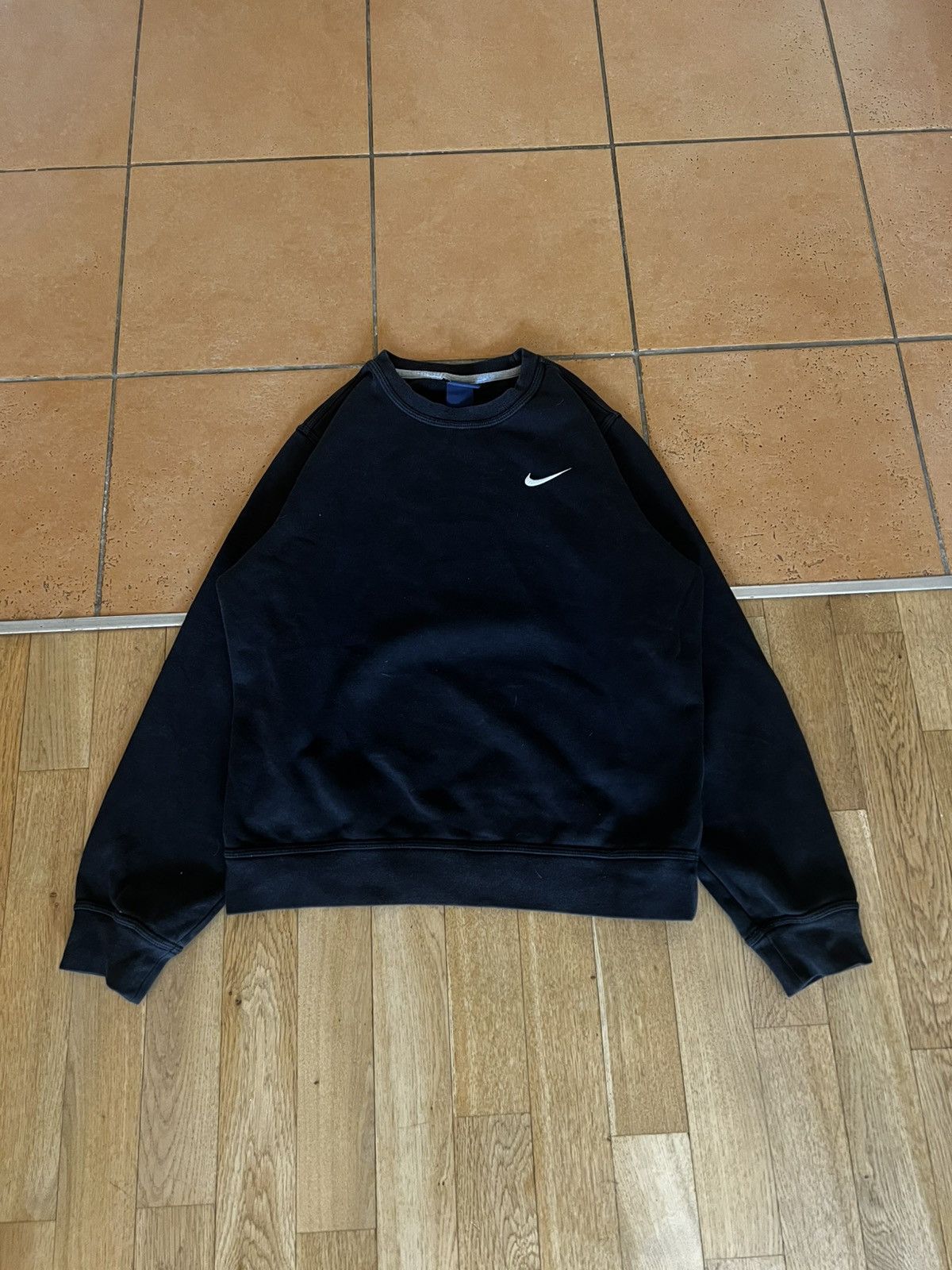 Nike × Vintage Nike Vintage SWEATSHIRT Crewneck Small Center Swoosh Y2k Size US S / EU 44-46 / 1 - 1 Thumbnail