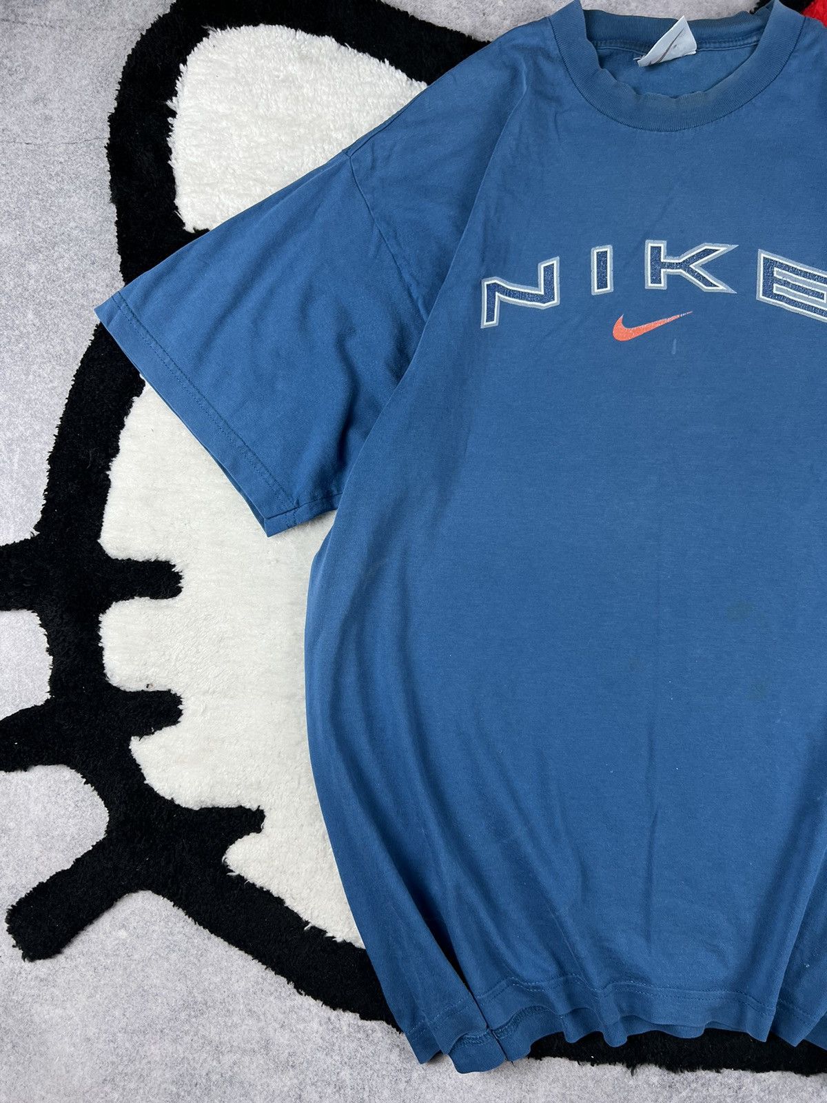 Vintage Vintage Nike 90s Big Logo Swoosh Faded Trashed Y2K Tee Shirt Size US L / EU 52-54 / 3 - 2 Thumbnail