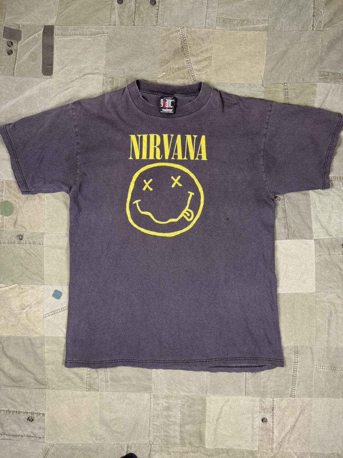 Band Tees Nirvana Smiley Vintage Tee Size US XL / EU 56 / 4 - 1 Thumbnail