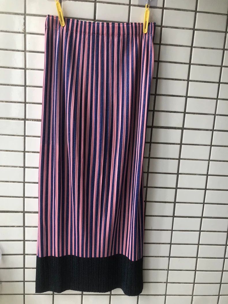 Issey Miyake Issey Miyake size:5 Blue and pink striped skirt Size 42" / US 20 - 4 Thumbnail