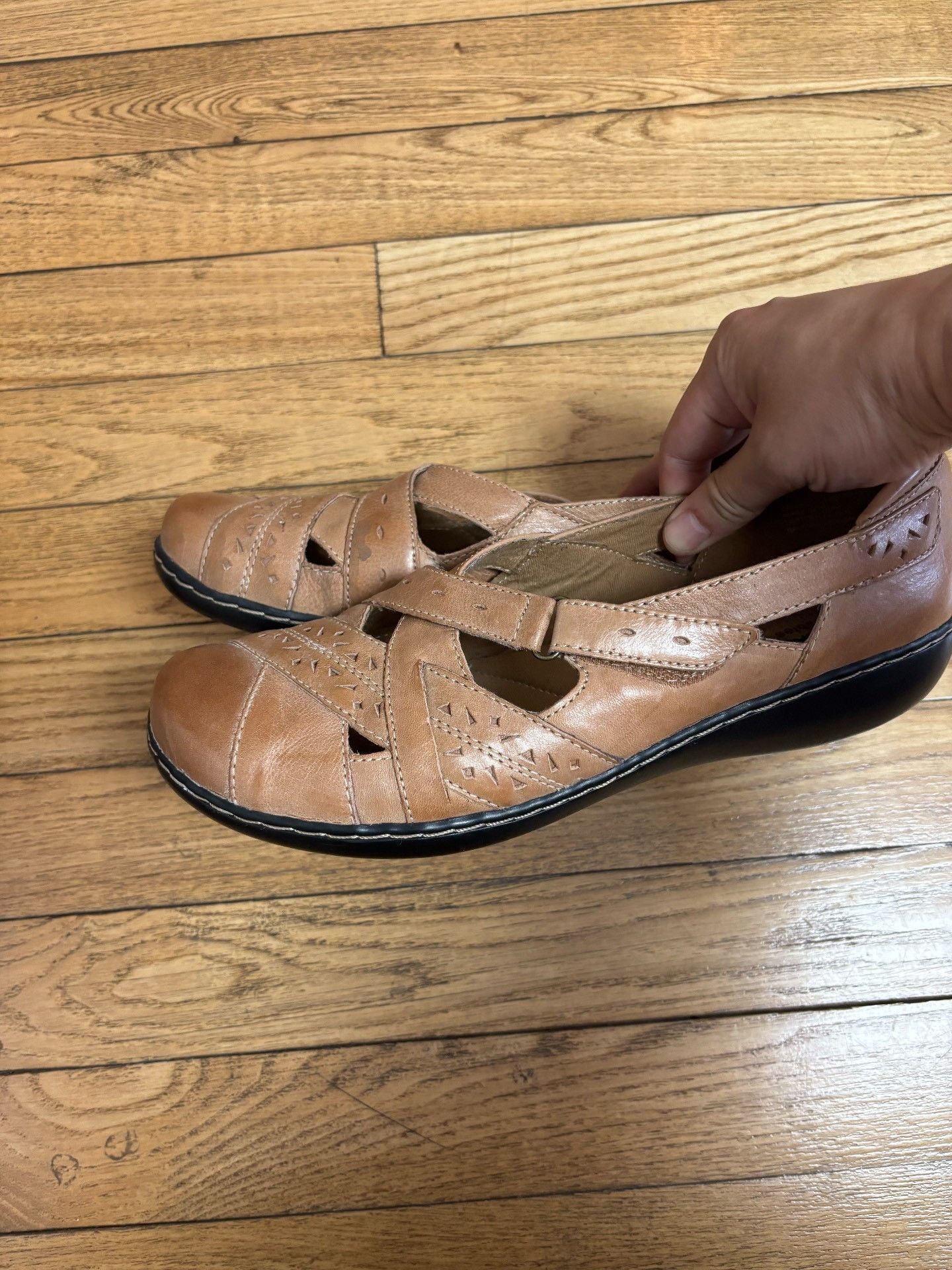 Clarks Mary Jane Leather Shoes in Brown, Women's (Size 10) — image 2 of 6