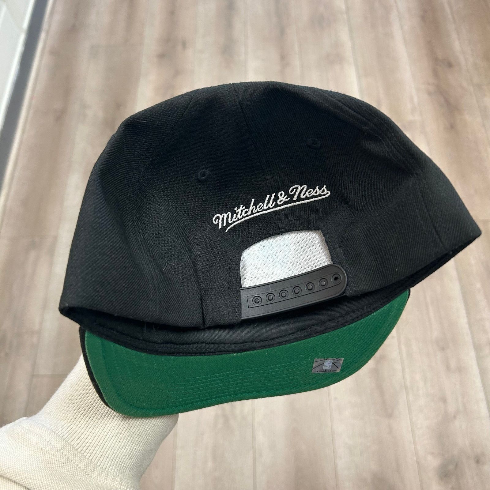Mitchell & Ness Mitchell & Ness Vancouver Grizzlies snapback hat cap black Size ONE SIZE - 4 Thumbnail