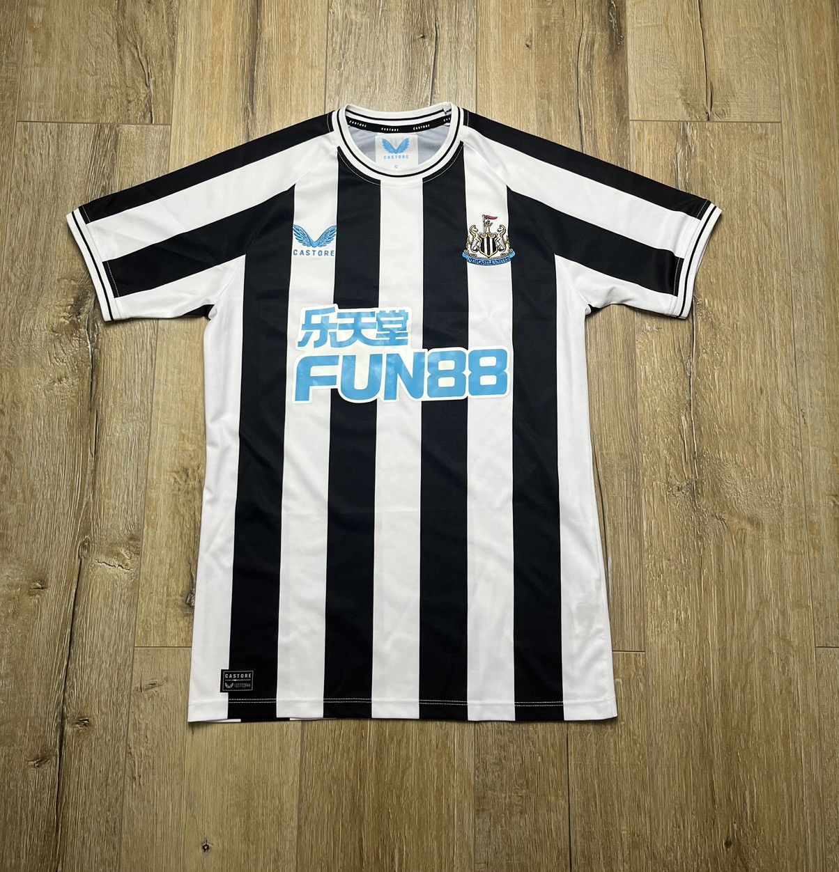 Castore NEWCASTLE 22/23 Y2K FOOTBALL JERSEY Size US S / EU 44-46 / 1 - 2 Thumbnail