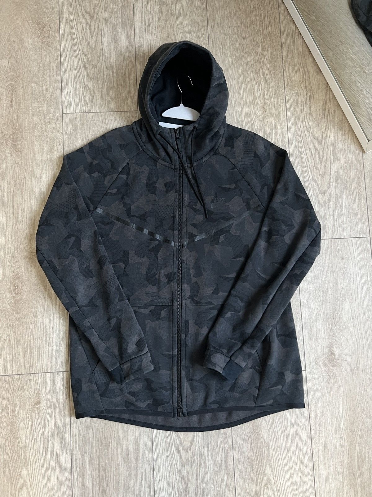 Nike Nike Tech Fleece Camo Windrunner Full-Zip Mens Hoodie sz L Size US L / EU 52-54 / 3 - 1 Thumbnail