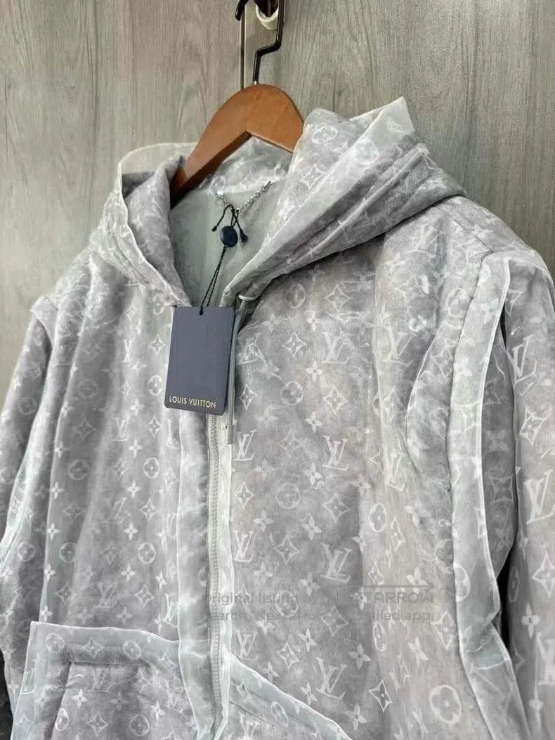 Louis Vuitton LouisVuitton LouisVuitton organza printed zip. Size US L / EU 52-54 / 3 - 2 Thumbnail