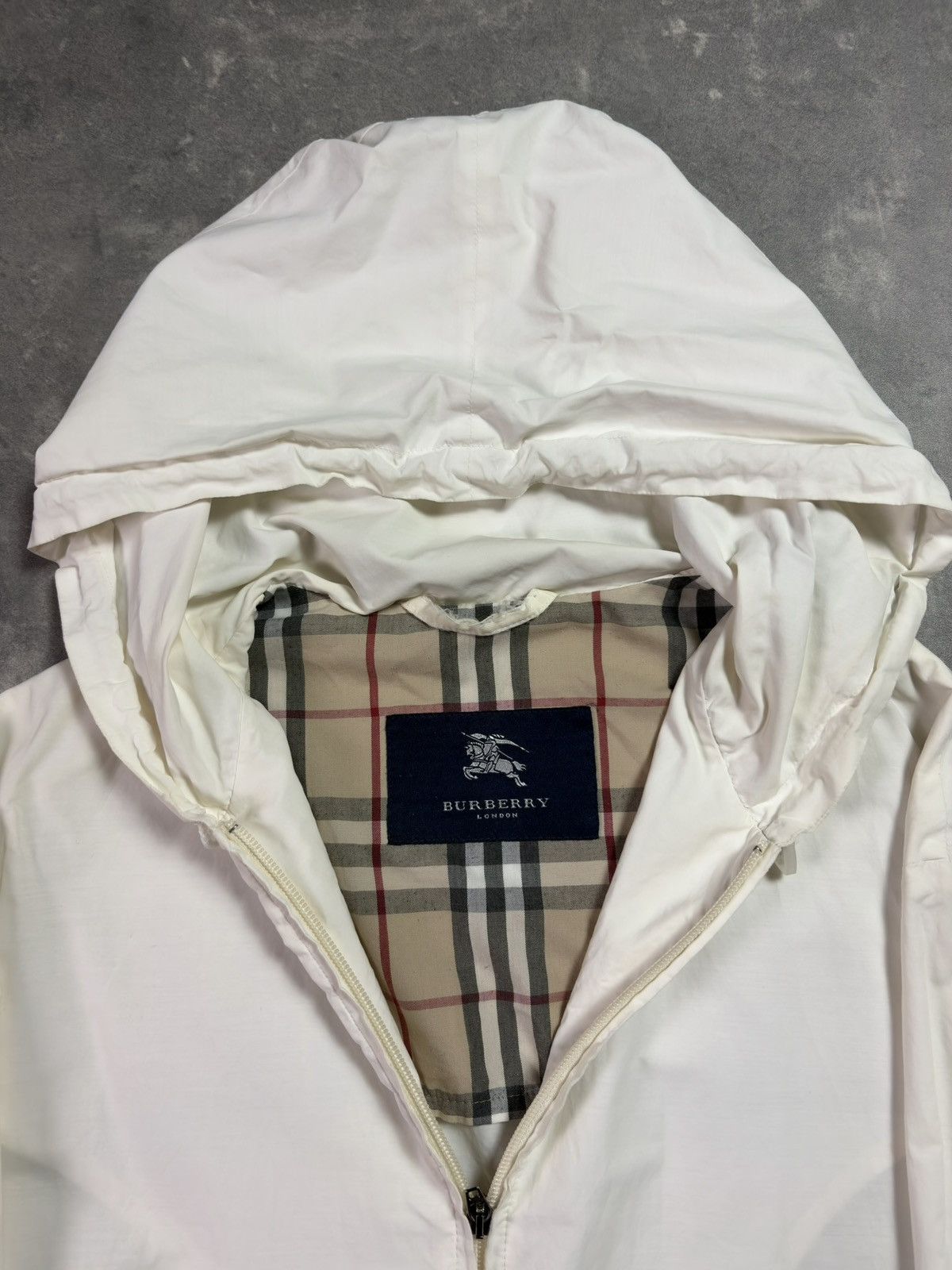 Burberry Burberry Vintage Distressed Faded Hooded Light Jacket L XL Size US L / EU 52-54 / 3 - 20 Thumbnail