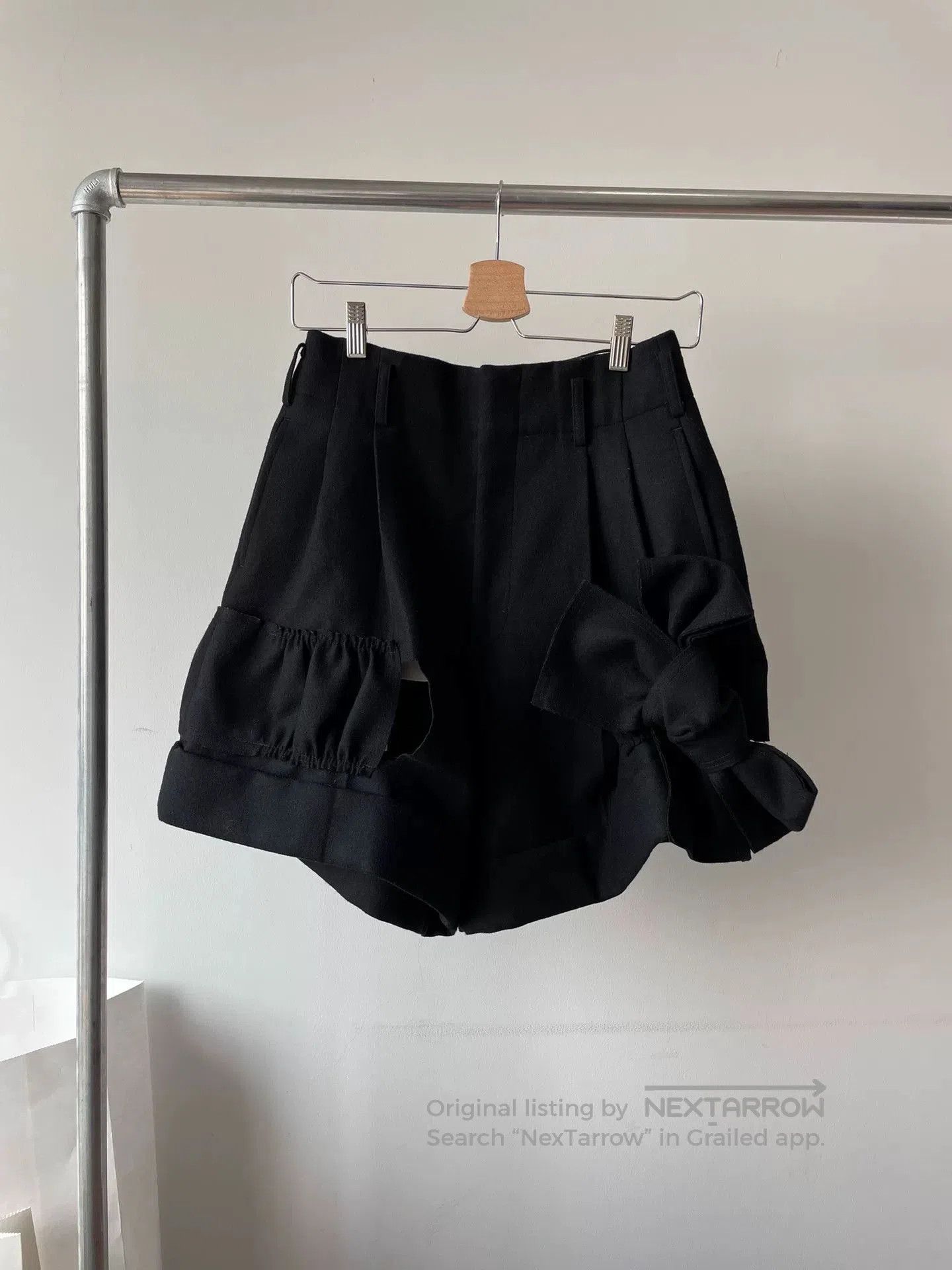 Comme des Garcons Comme des Garcons Bow Shorts. Size 35" - 1 Thumbnail