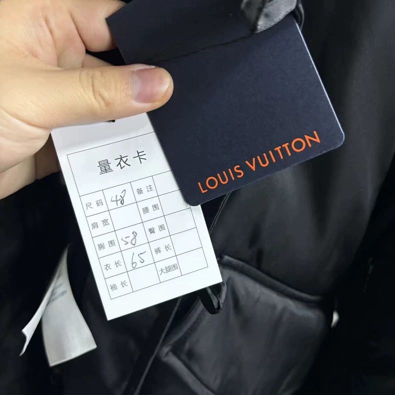 Louis Vuitton Louis Vuitton Black nigo logo mountain aviator casual hoode Size US M / EU 48-50 / 2 - 4 Thumbnail