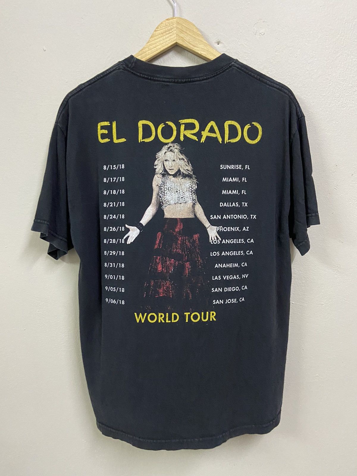 Band Tees × Vintage Vintage Y2K 2018 Shakira Eldorado Tour Tee Size US L / EU 52-54 / 3 - 8 Thumbnail