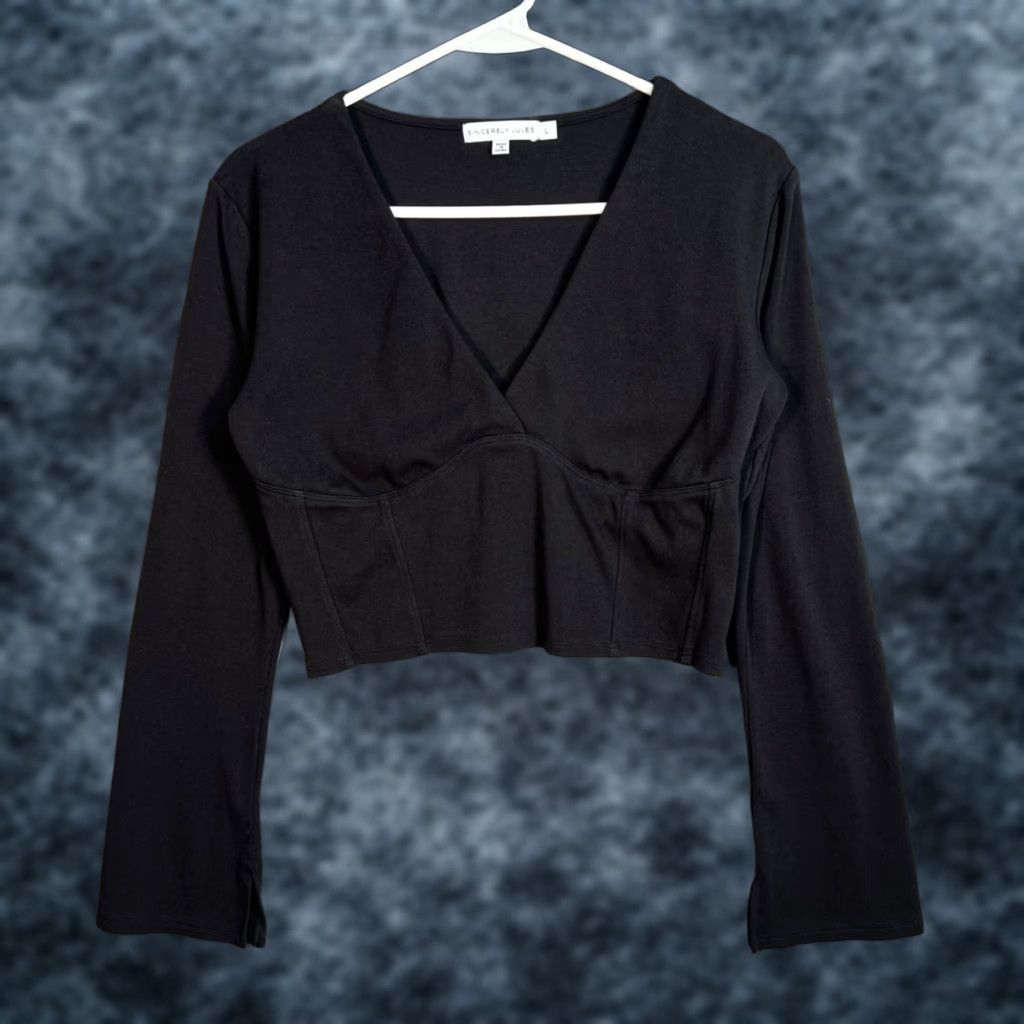 Vintage Sincerely Jules Black Long-Sleeve Cropped V-Neck Top Shirt Adult Womens Large Cropped Black V-Neck Long Sleeve Blouse Womens L Size L / US 10 / IT 46 - 1 Thumbnail