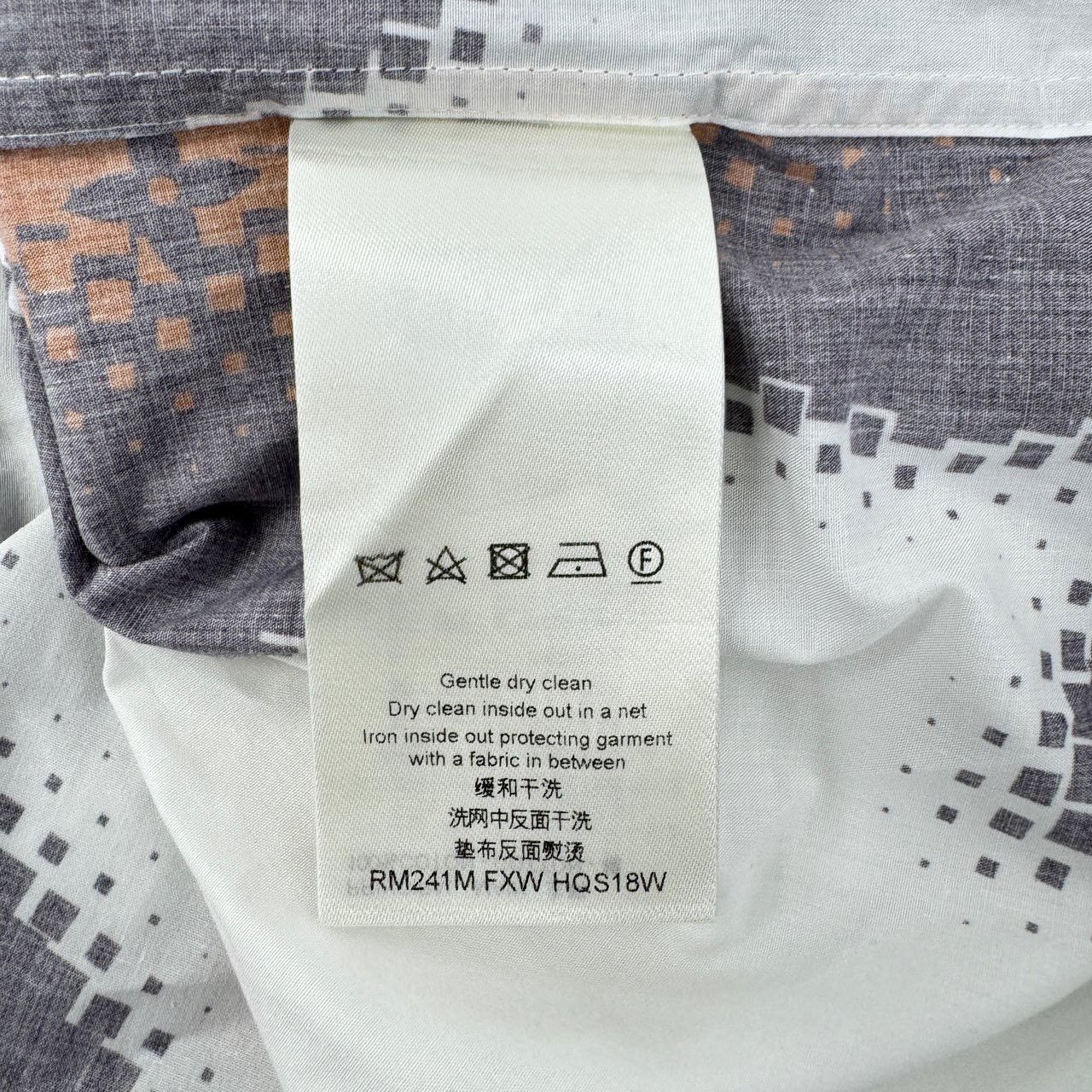 Louis Vuitton Louis Vuitton 24 White Long Sleeve Shirts with Full Logo sh Size US XS / EU 42 / 0 - 7 Thumbnail