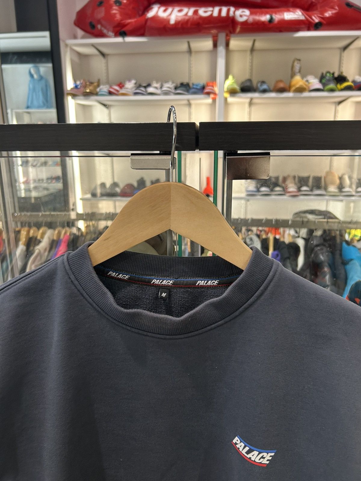 Palace Palace basically A crew navy crewneck Size US M / EU 48-50 / 2 - 2 Thumbnail