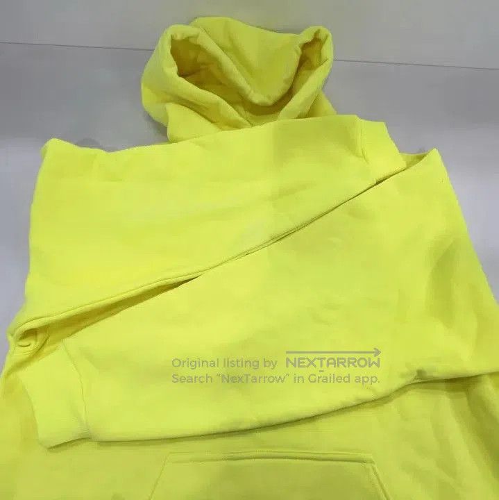 Balenciaga Balenciaga Crew Neon Yellow Hoodie for Men. Size US XXS / EU 40 - 9 Thumbnail