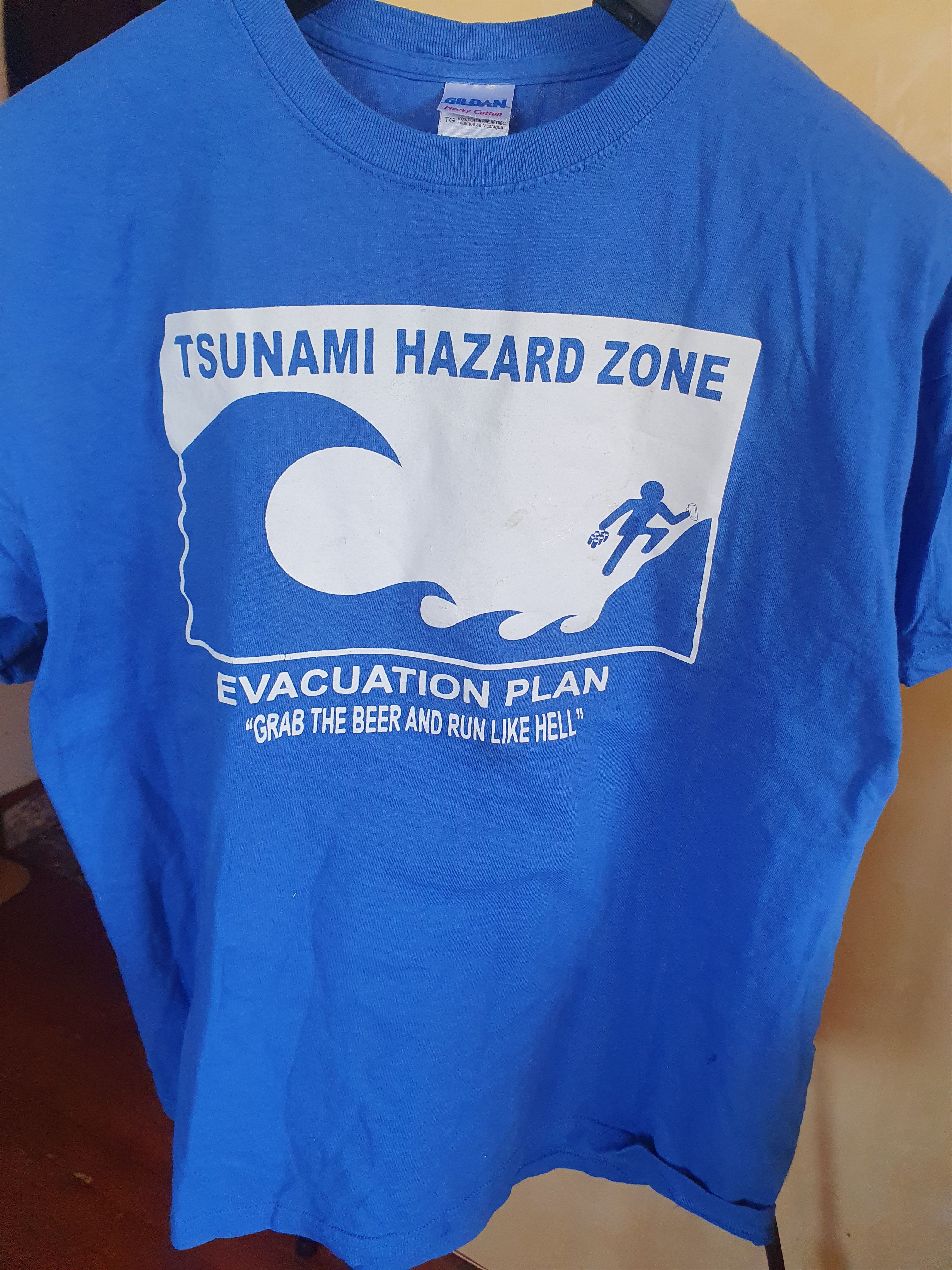 Gildan Tsunami Hazard Zone - Grab A Beer And Run t-shirt sz XL Size US XL / EU 56 / 4 - 4 Thumbnail