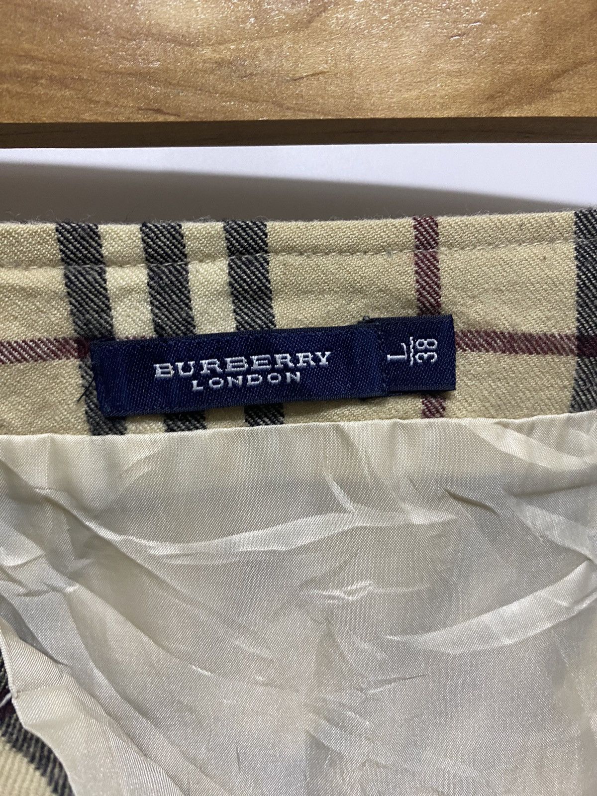 Burberry × Vintage BURBERRY London Mini Skirt Plaid Nova Check Size 26" / US 2 / IT 38 - 9 Thumbnail