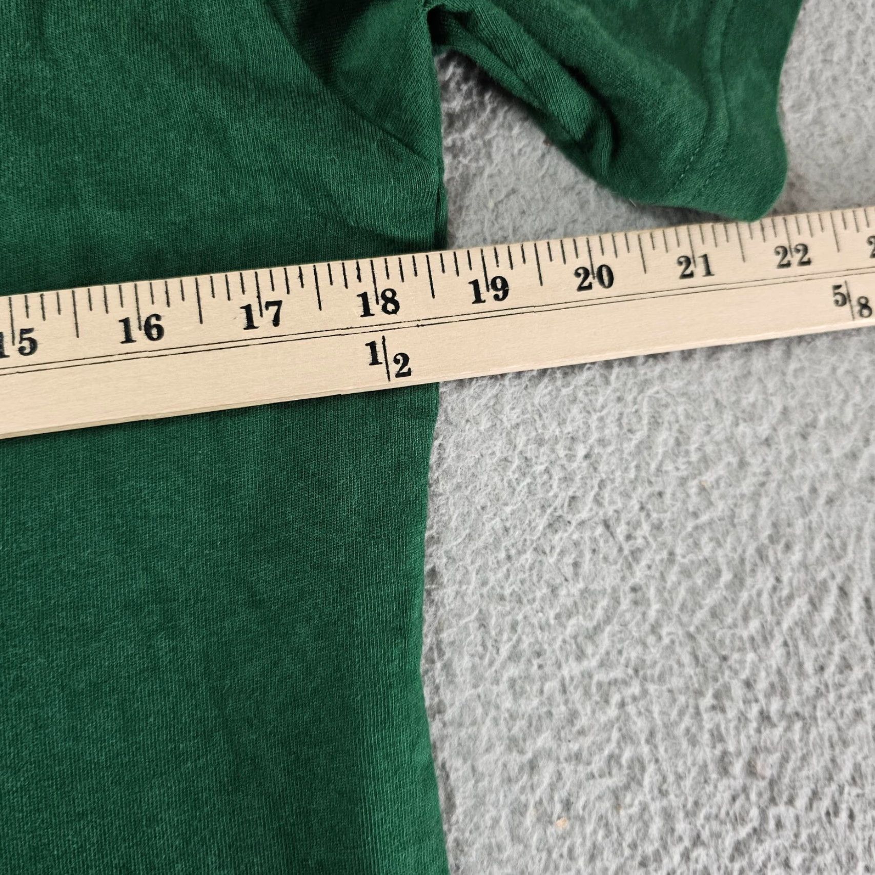 Uniqlo UT x Attack on Titan Uniqlo Shirt XS Gardens Green Graphic Tee Limited Japan Manga Anime Logo Crew Neck Short Sleeve Men Size US XS / EU 42 / 0 - 7 Thumbnail