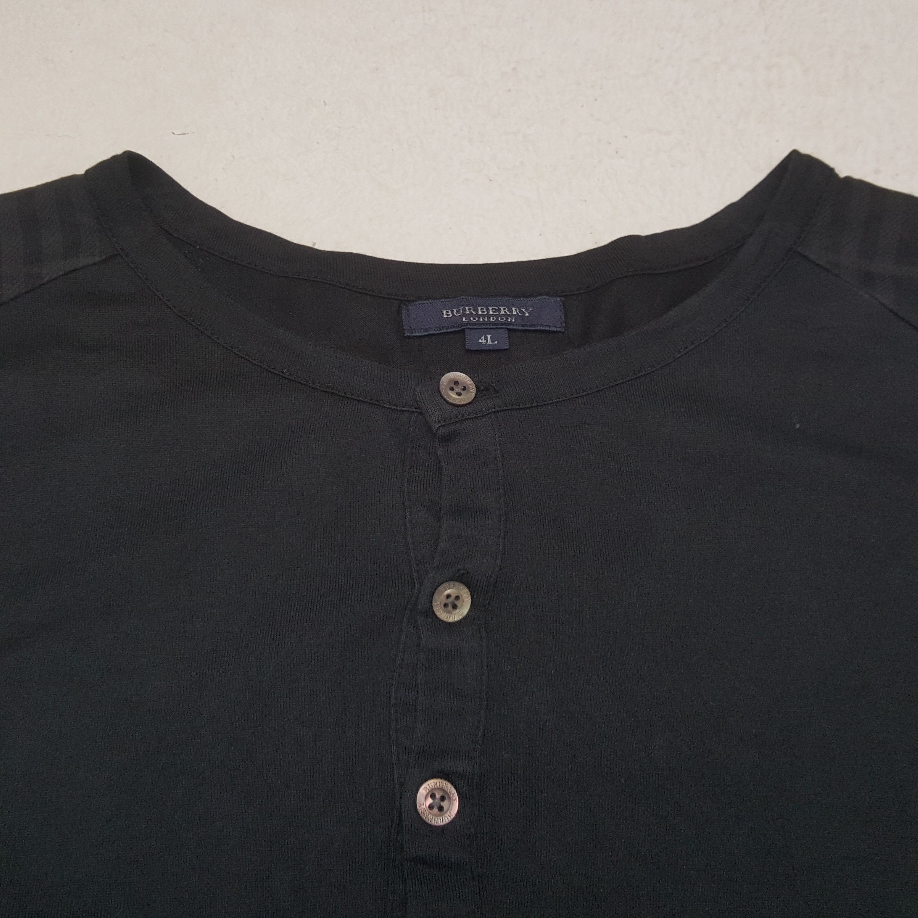 Burberry × Vintage BURBERRY LONDON Fashion Brand Custom Art Tshirt C285N9 Size US XL / EU 56 / 4 - 4 Thumbnail