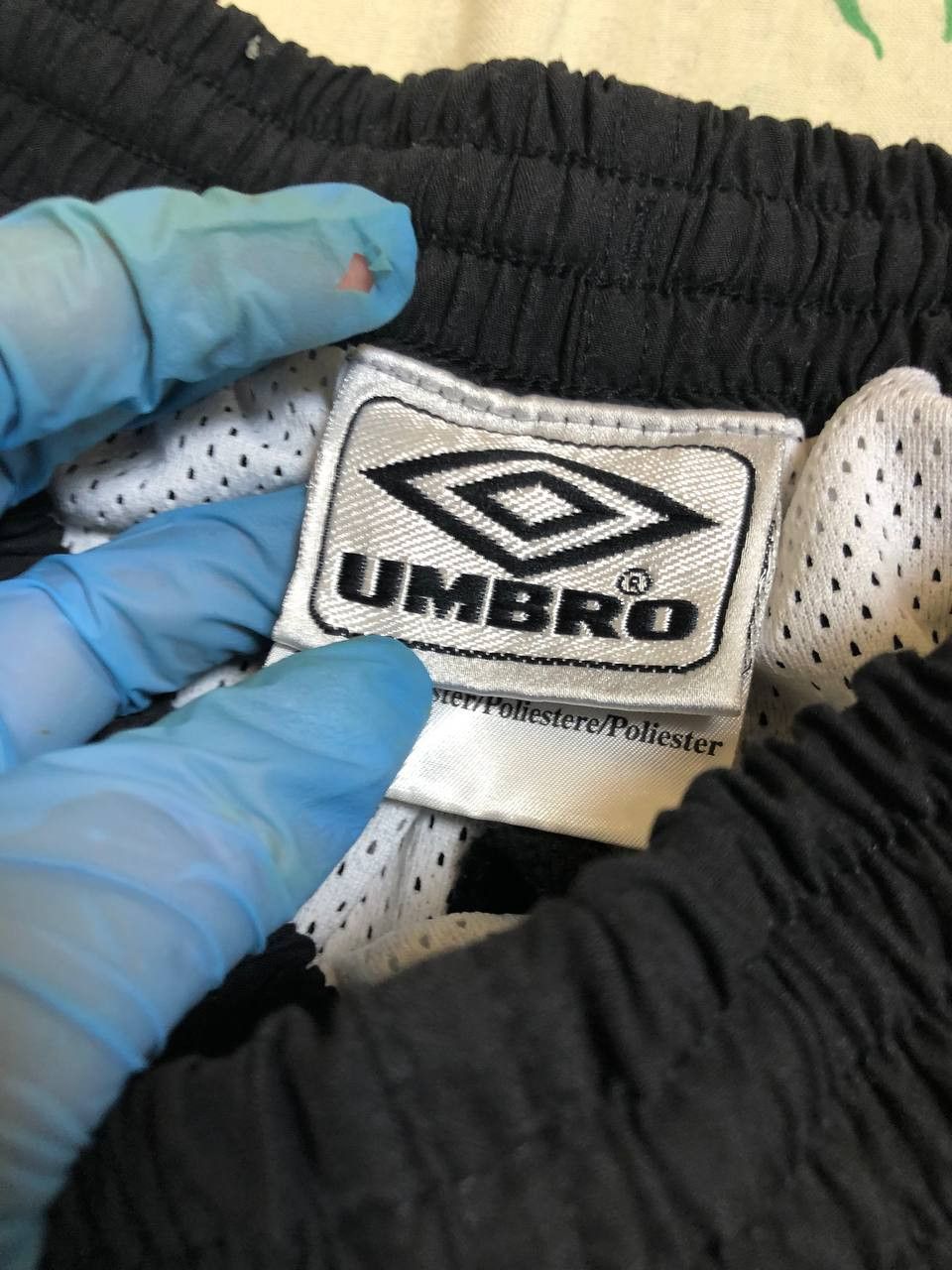 Umbro UMBRO 90s FOOTBALL SOCCER SHORTS BLACK Size US 34 / EU 50 - 15 Thumbnail