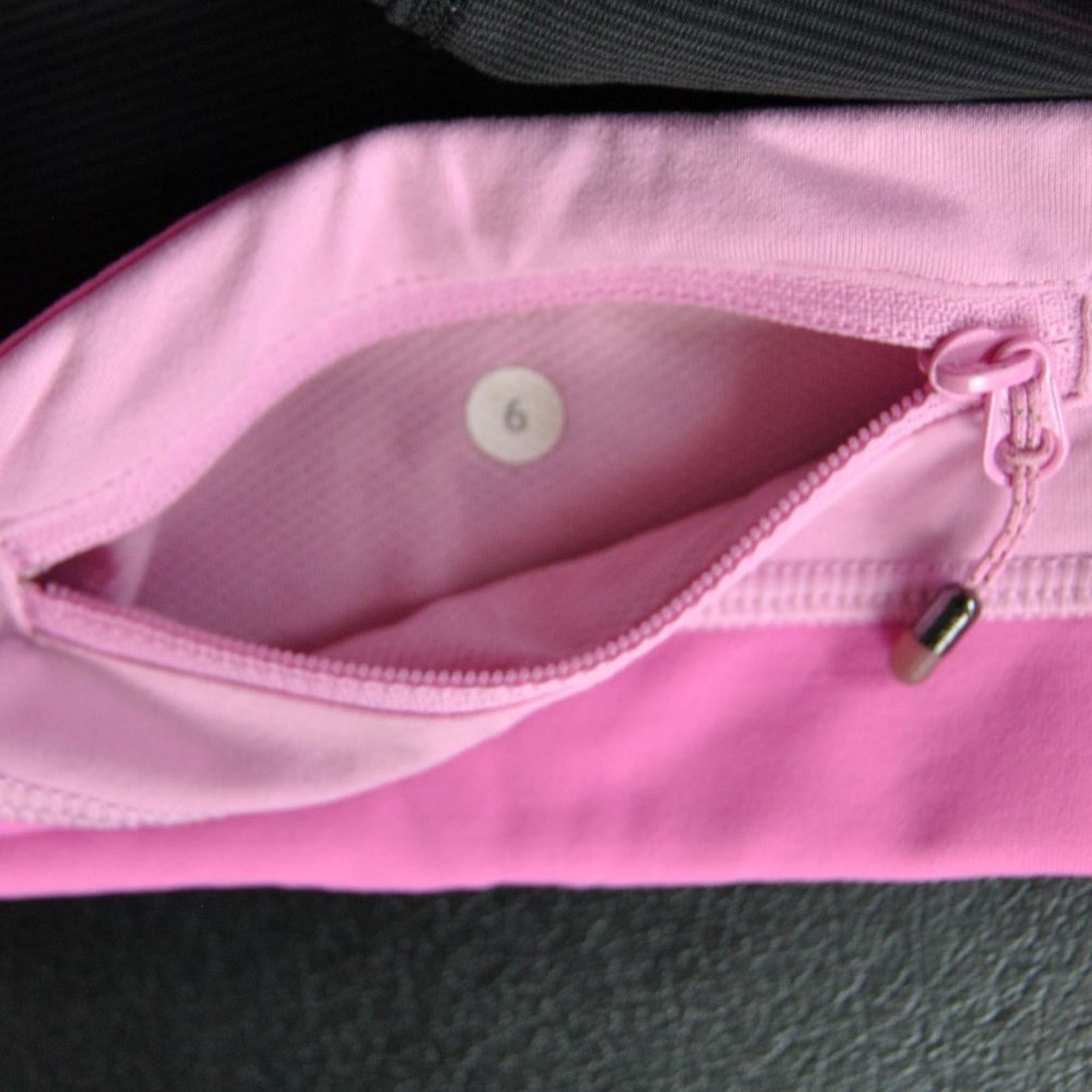 Lululemon Lululemon Black w/ Pink Leggings Size: 6 Size 28" / US 6 / IT 42 - 6 Thumbnail