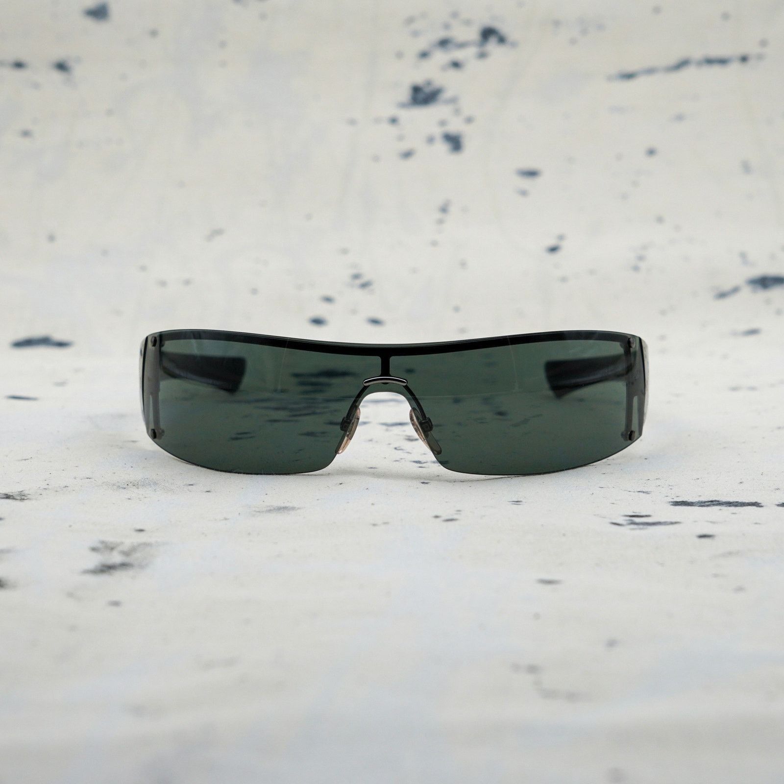 Gucci Vintage gucci gg 1824 monogram shield black wrap sunglasses Size ONE SIZE - 2 Thumbnail