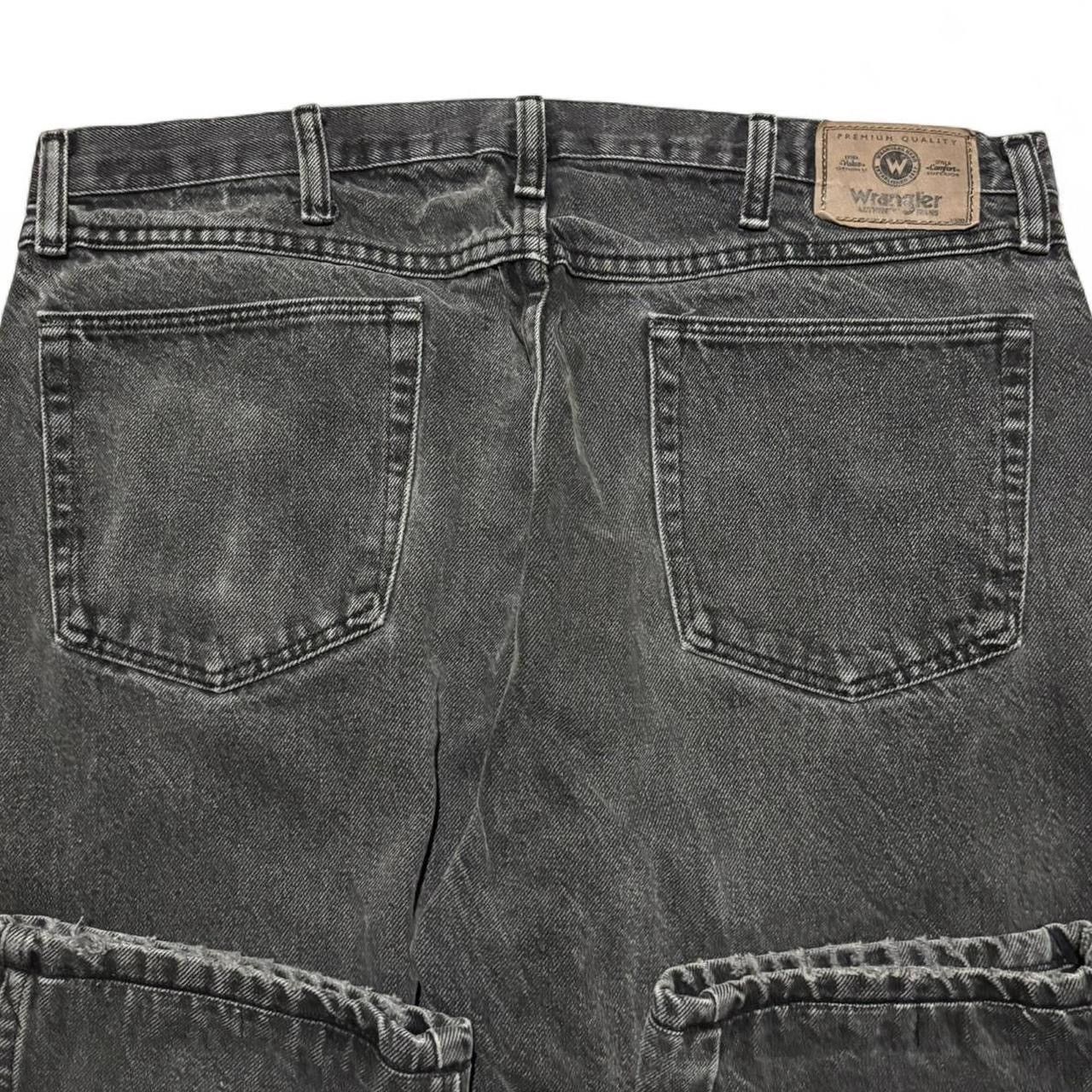 Wrangler Vintage Wrangler Faded Grey Relaxed Fit Denim Jeans Size US 37 - 7 Thumbnail