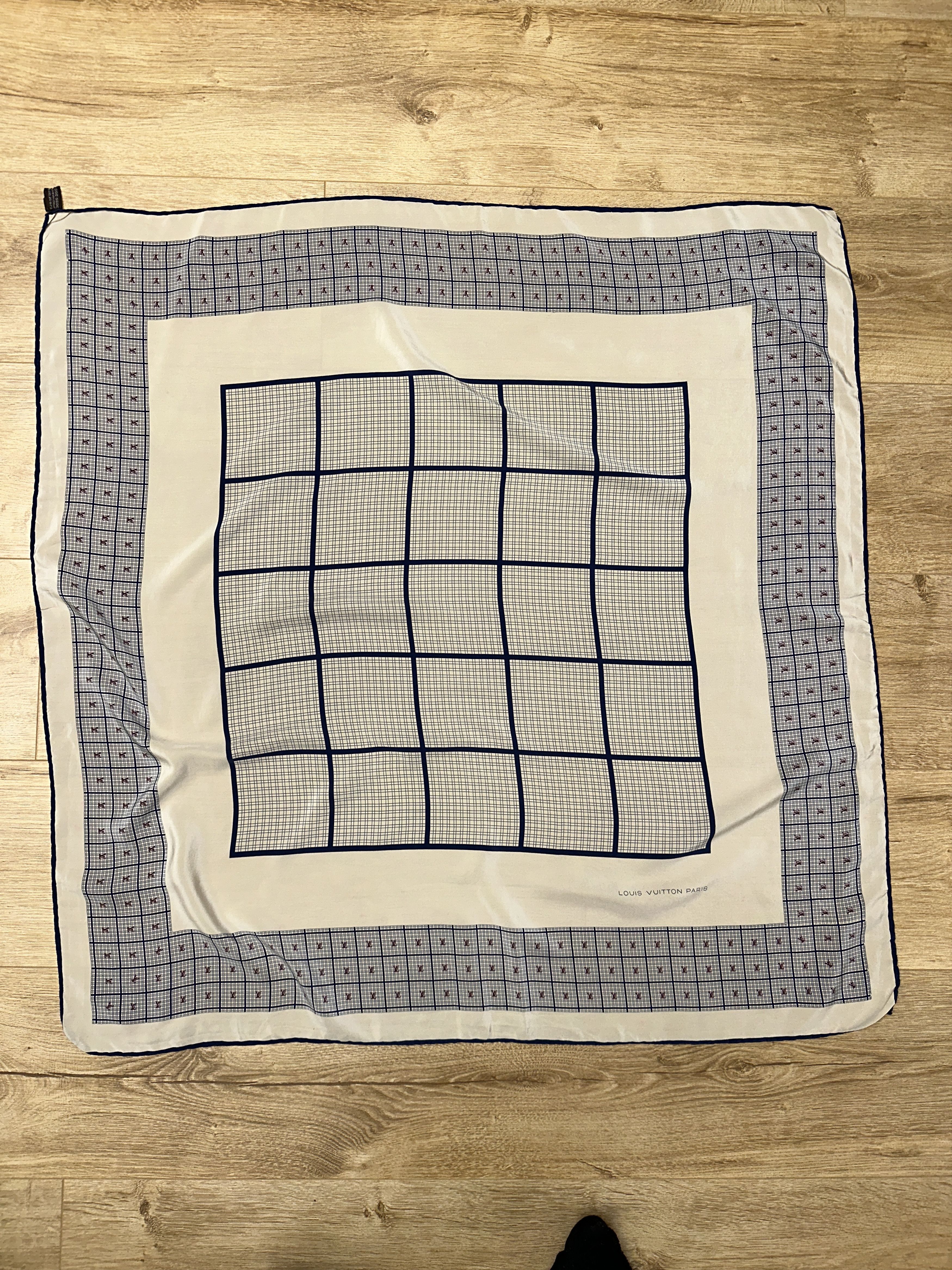 Louis Vuitton Louis Vuitton Silk Scarf Monogram Grid Square 81x83cm Size ONE SIZE - 1 Thumbnail