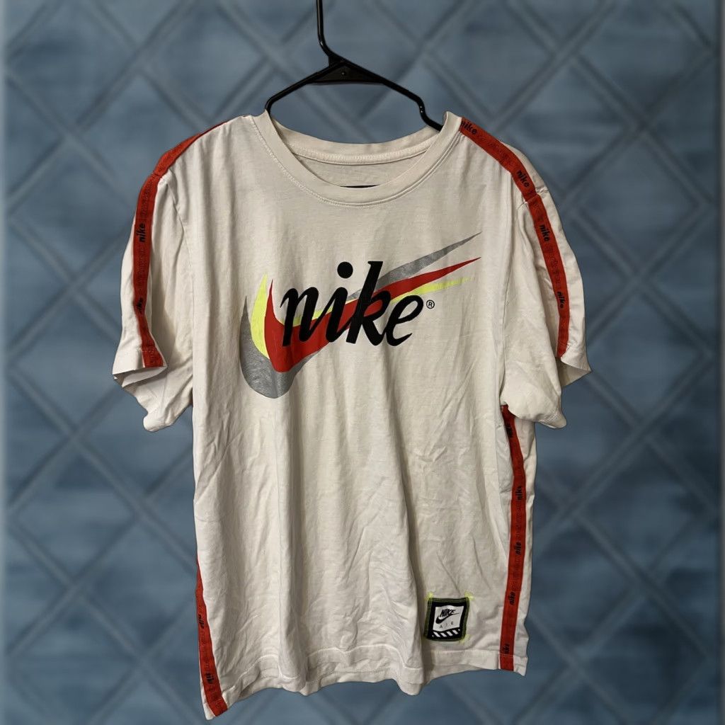 Nike Nike Sportswear Retro Future White Tshirt XL Nike Air Men Size US XL / EU 56 / 4 - 1 Thumbnail