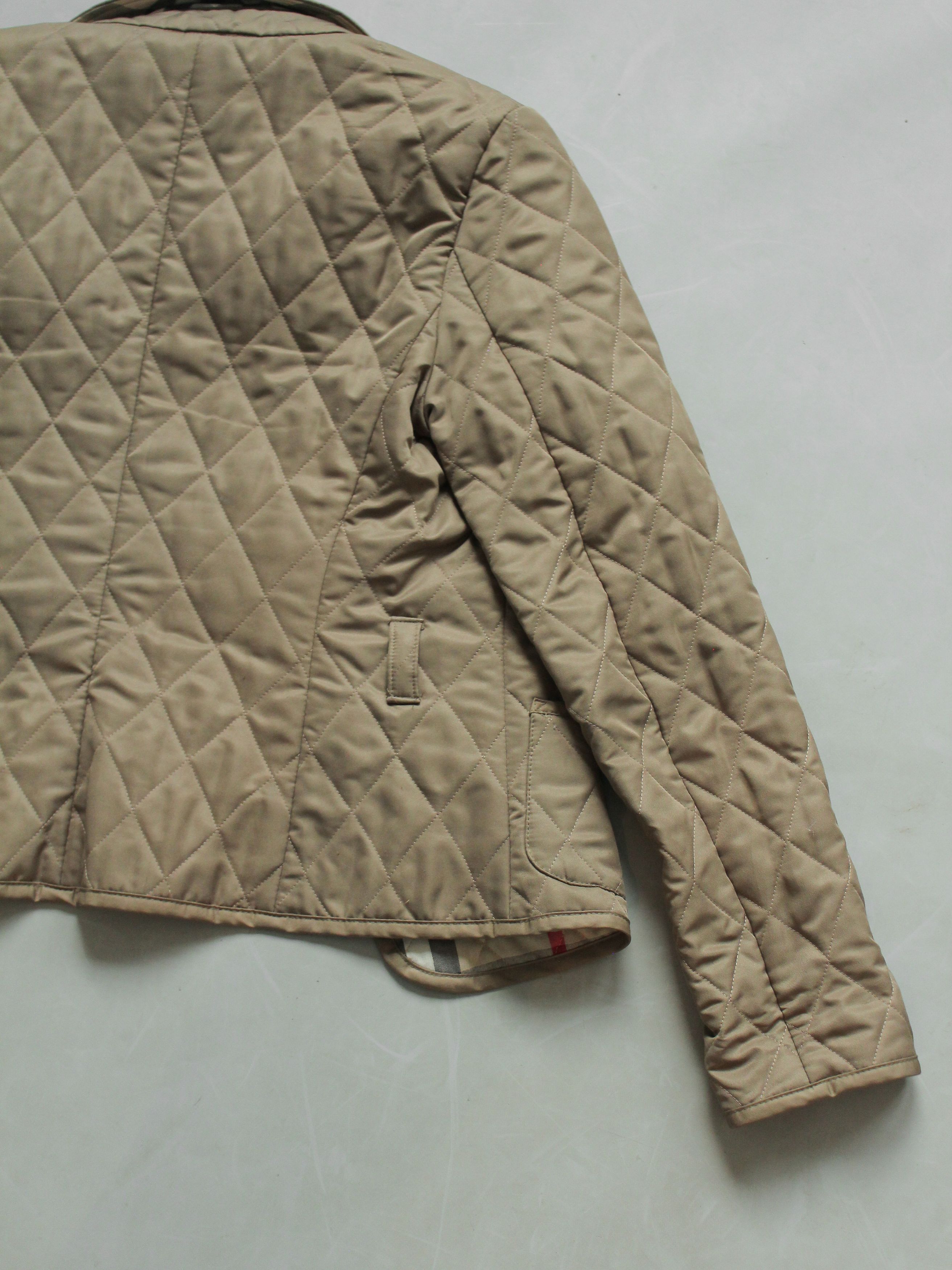 Burberry Beautiful 😍 Burberry Quilted Jacket Womens Beige Nova Check Size S / US 4 / IT 40 - 10 Thumbnail