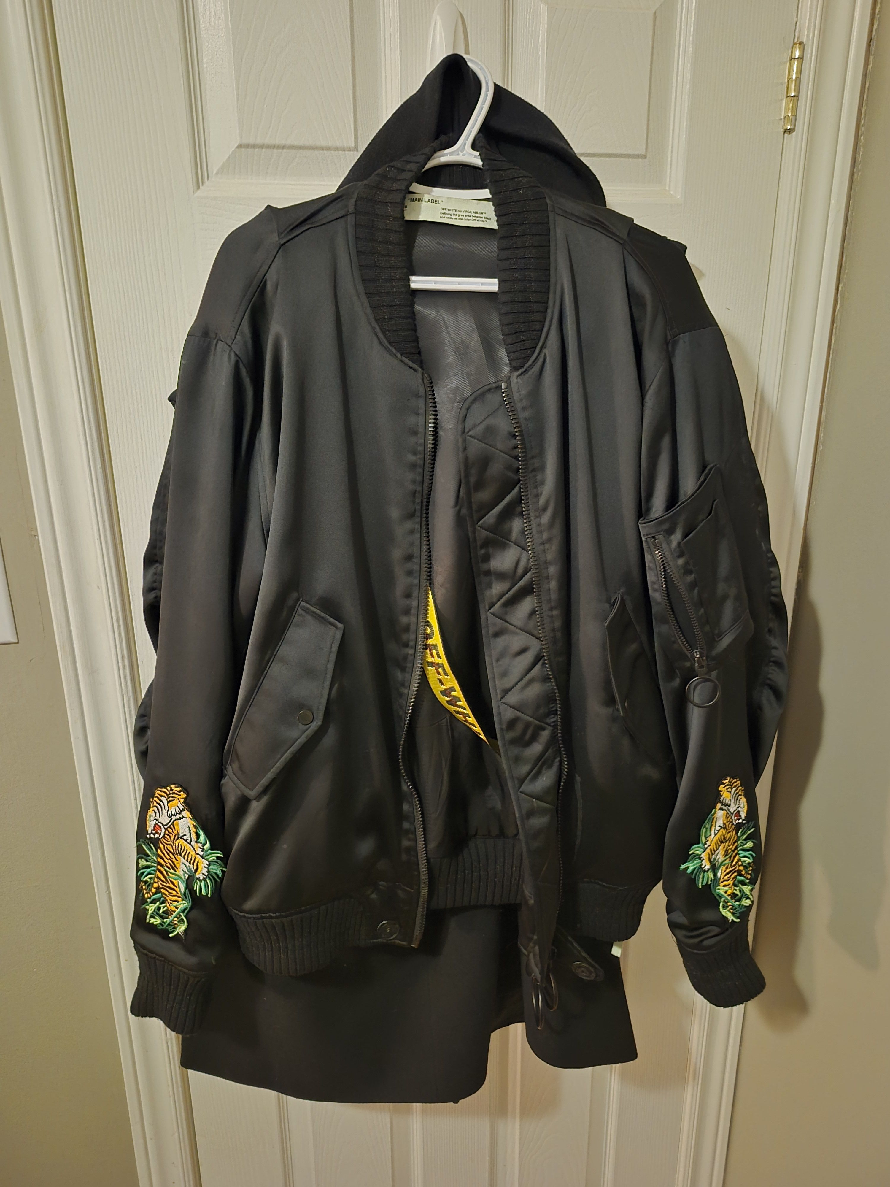 Off-White Off White Tiger embroidered Arrow Printed Bomber Jacket Size US L / EU 52-54 / 3 - 1 Thumbnail