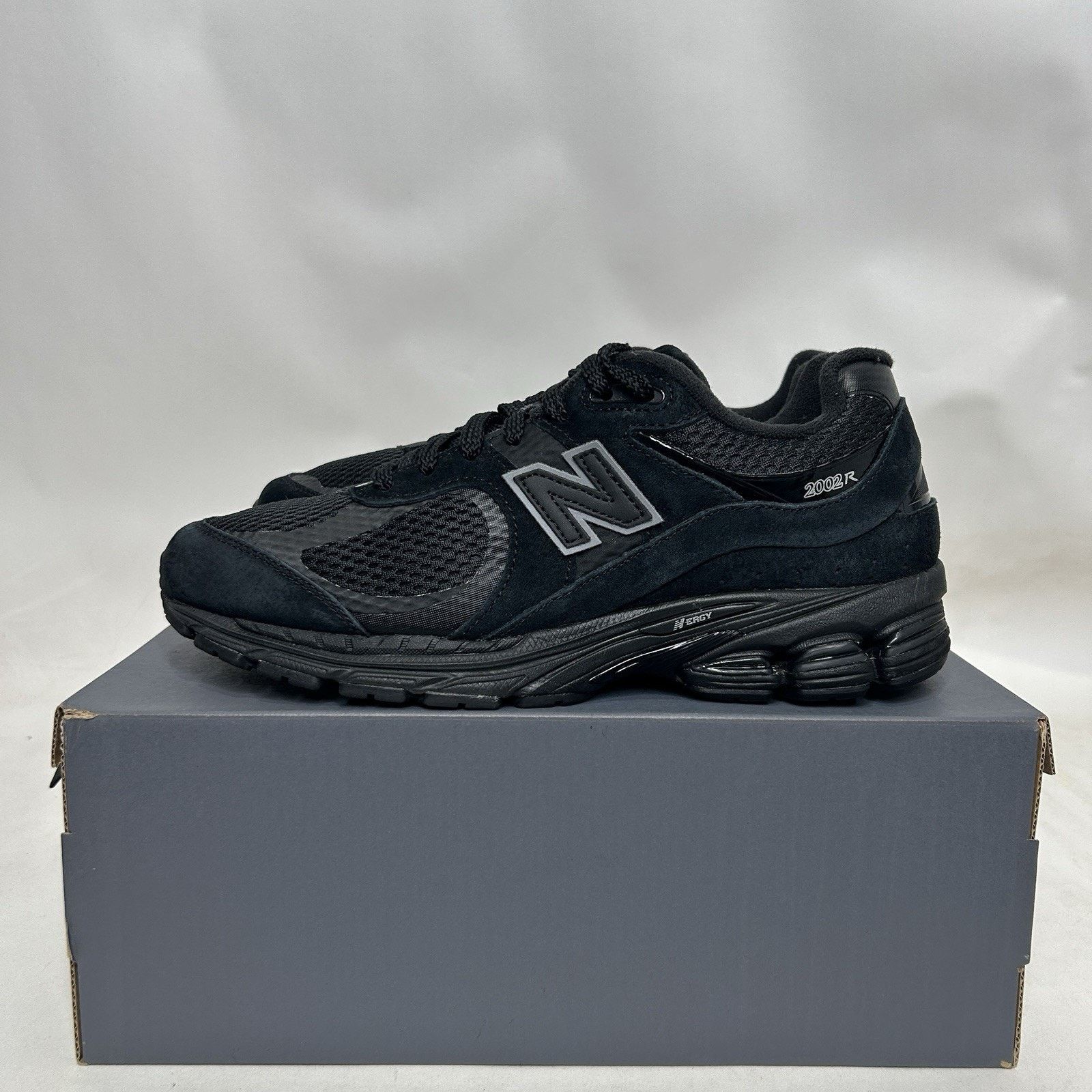 New Balance New Balance 2002R “Mesh Black Metallic” M2002WB Size US 10 / EU 43 - 6 Thumbnail