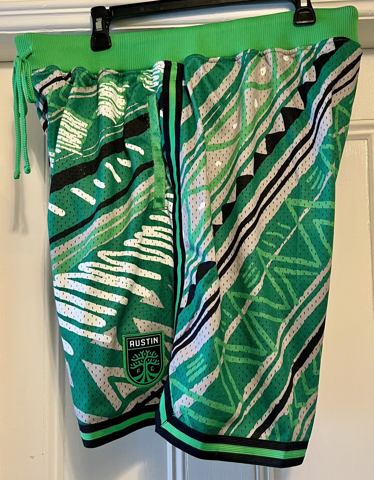 Mitchell & Ness Authentic Mitchell & Ness MLS Game Day Pattern Shorts Austin Size US 42 / EU 58 - 4 Thumbnail