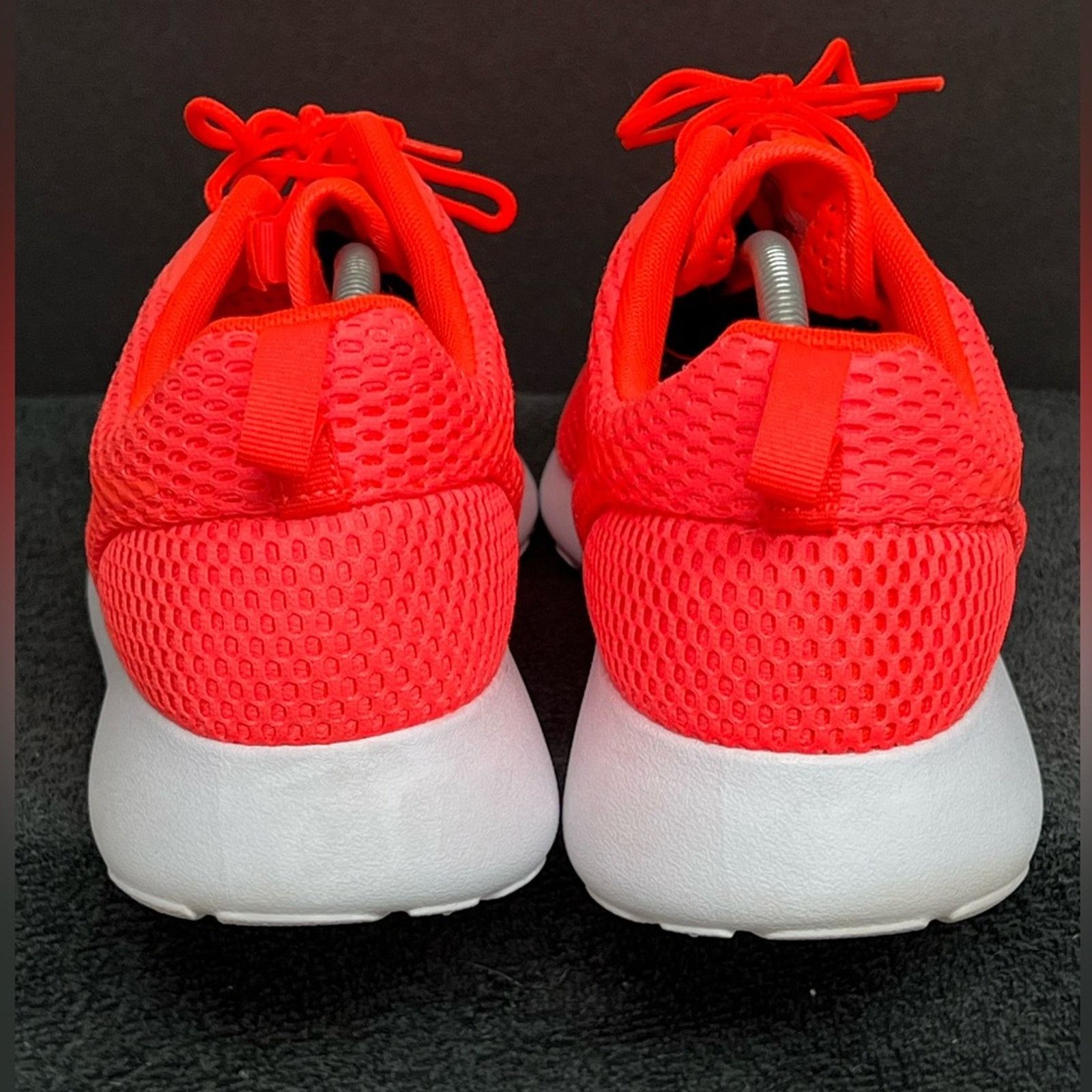 Nike NIKE ROSHE ONE HYPERFUSE BR MEN 11.5 TOTAL CRIMSON & WHITE Size US 11.5 / EU 44-45 - 7 Thumbnail