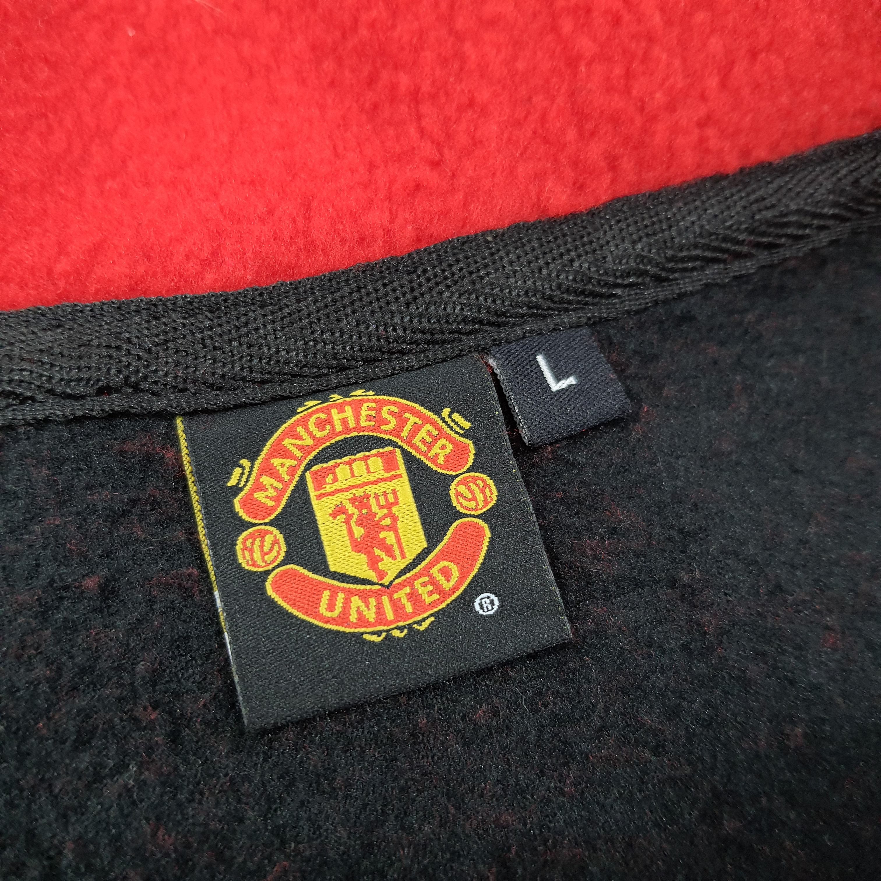 Vintage Vintage Manchester United Zipper Fleece Jacket C264N7 Size US L / EU 52-54 / 3 - 7 Thumbnail