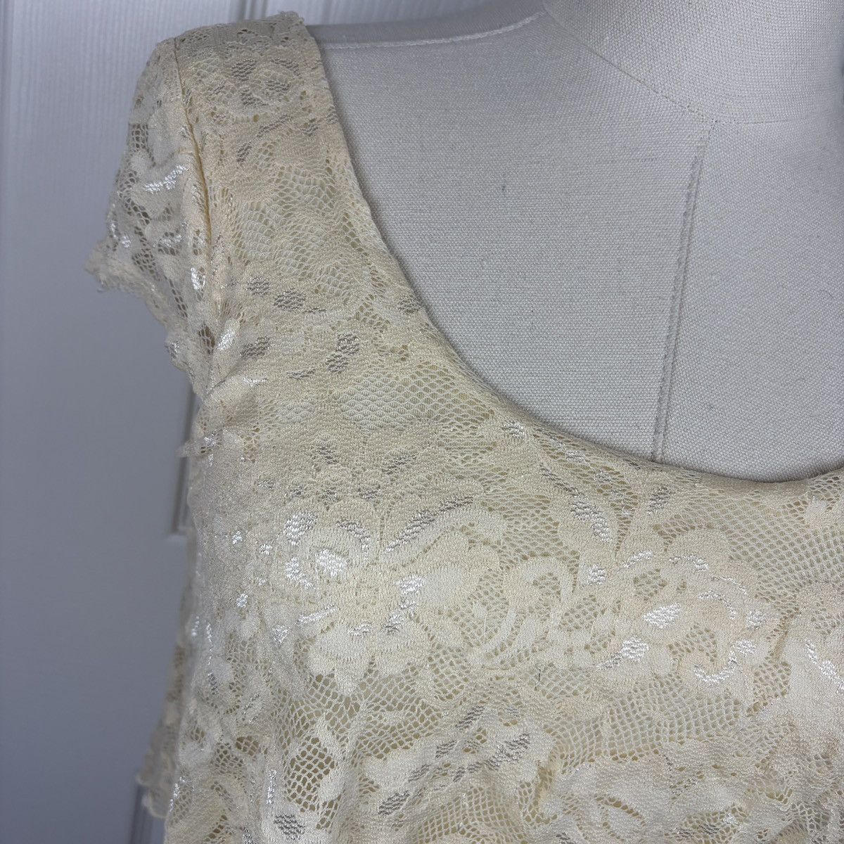 Other Charlotte Russe cream lace top Size XS / US 0-2 / IT 36-38 - 2 Thumbnail