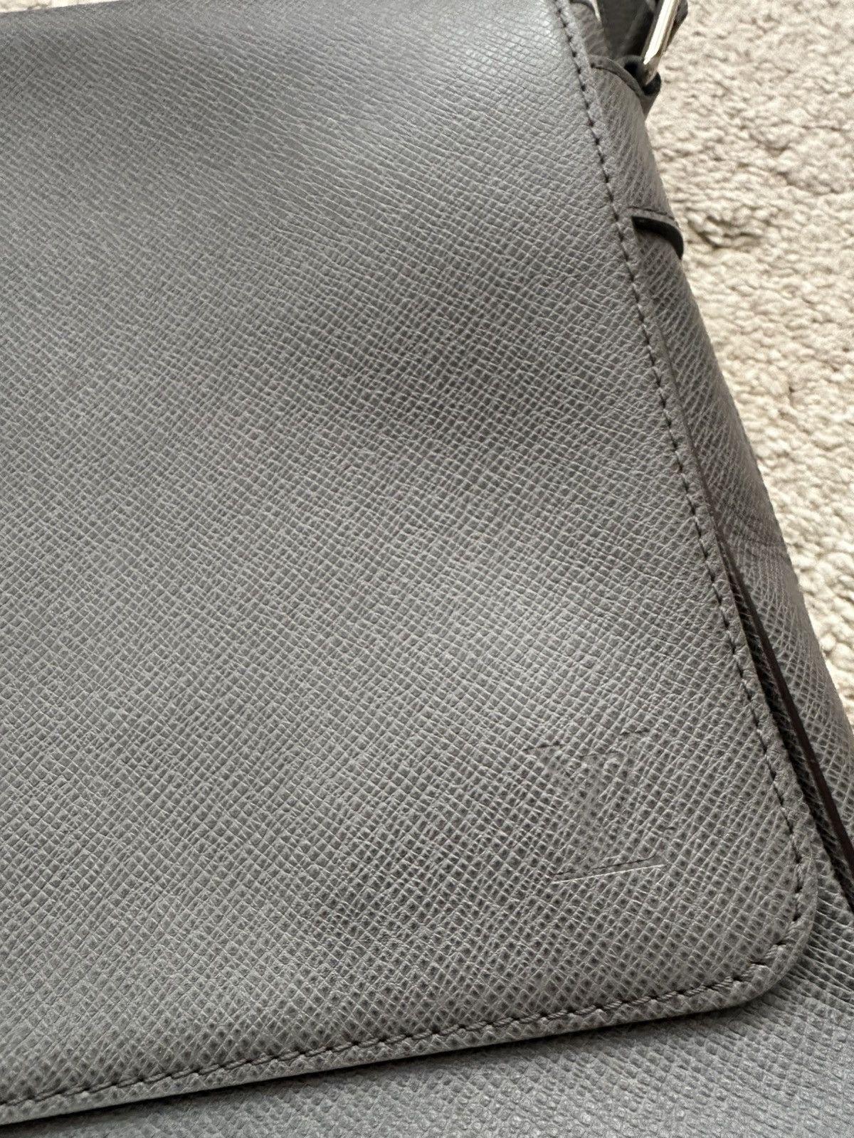 Louis Vuitton Louis Vuitton - Sac Roman PM - Cuir Taïga Gris Ardoise Size ONE SIZE - 3 Thumbnail