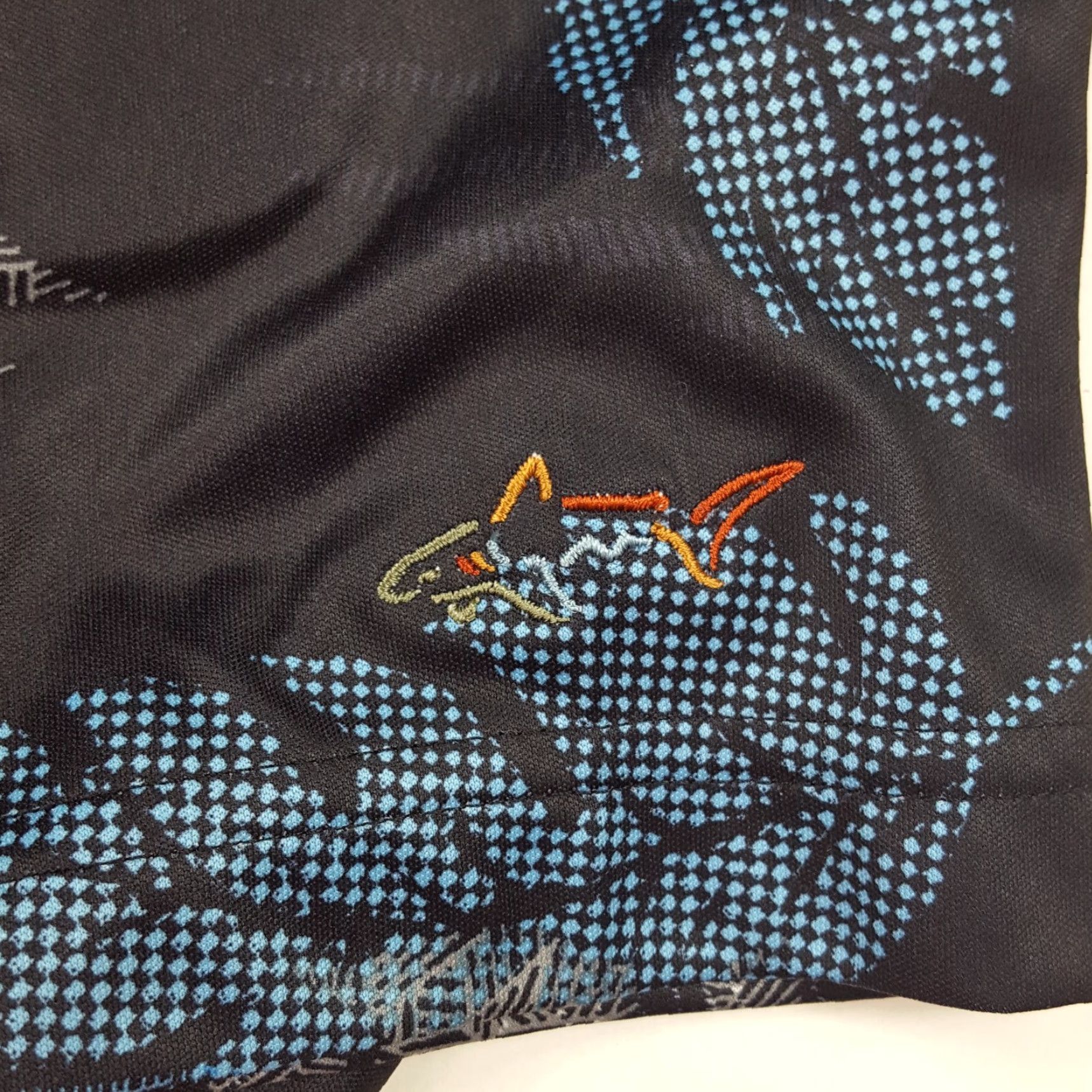 Vintage VINTAGE Greg Norman Polo Shirt Men’s Medium Blue Hawaiian Floral Polyester Collared Shirt Size 40R - 4 Thumbnail
