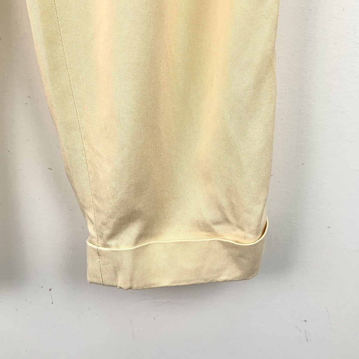 Louis Vuitton Louis Vuitton Beige Buckle Detail Carrot Pants K26WX Size 25" / US 0 / IT 36 - 4 Thumbnail