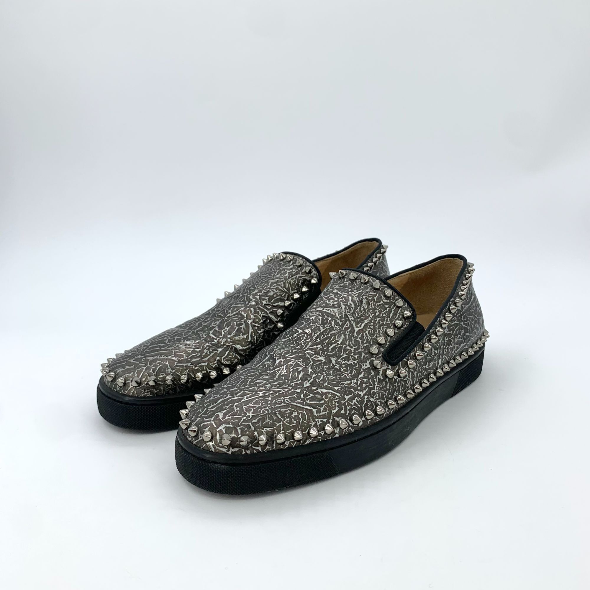 【CHRISTIAN LOUBOUTIN】STUDS SLIP-ON Christian Louboutin Men's Spikeboat Leather Slip-On Sneakers