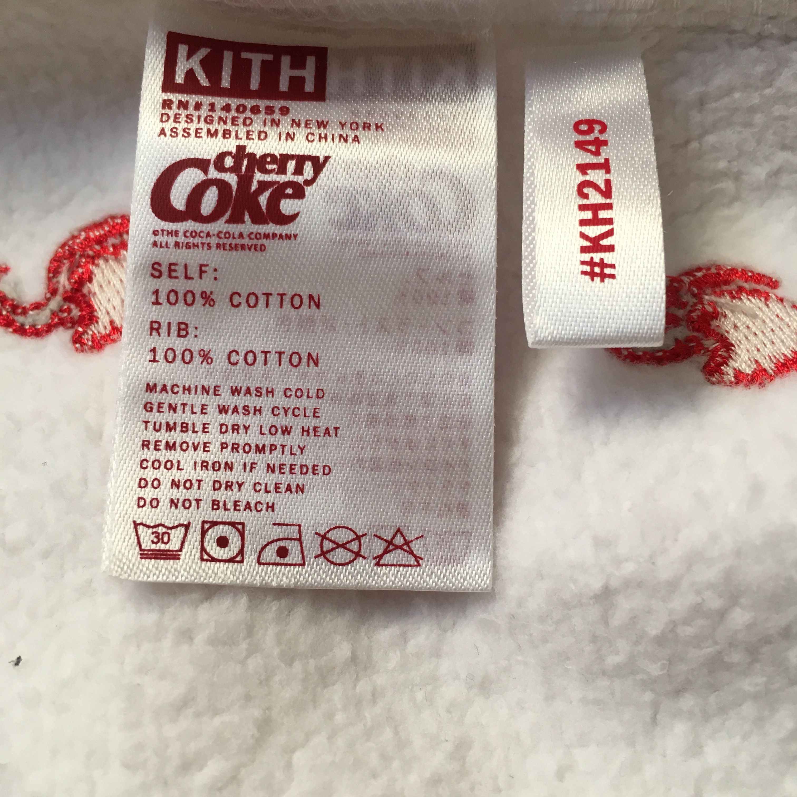 Coca Cola × Kith Kith x Coca-Cola Cherries Hoodie F/F Size US M / EU 48-50 / 2 - 7 Thumbnail