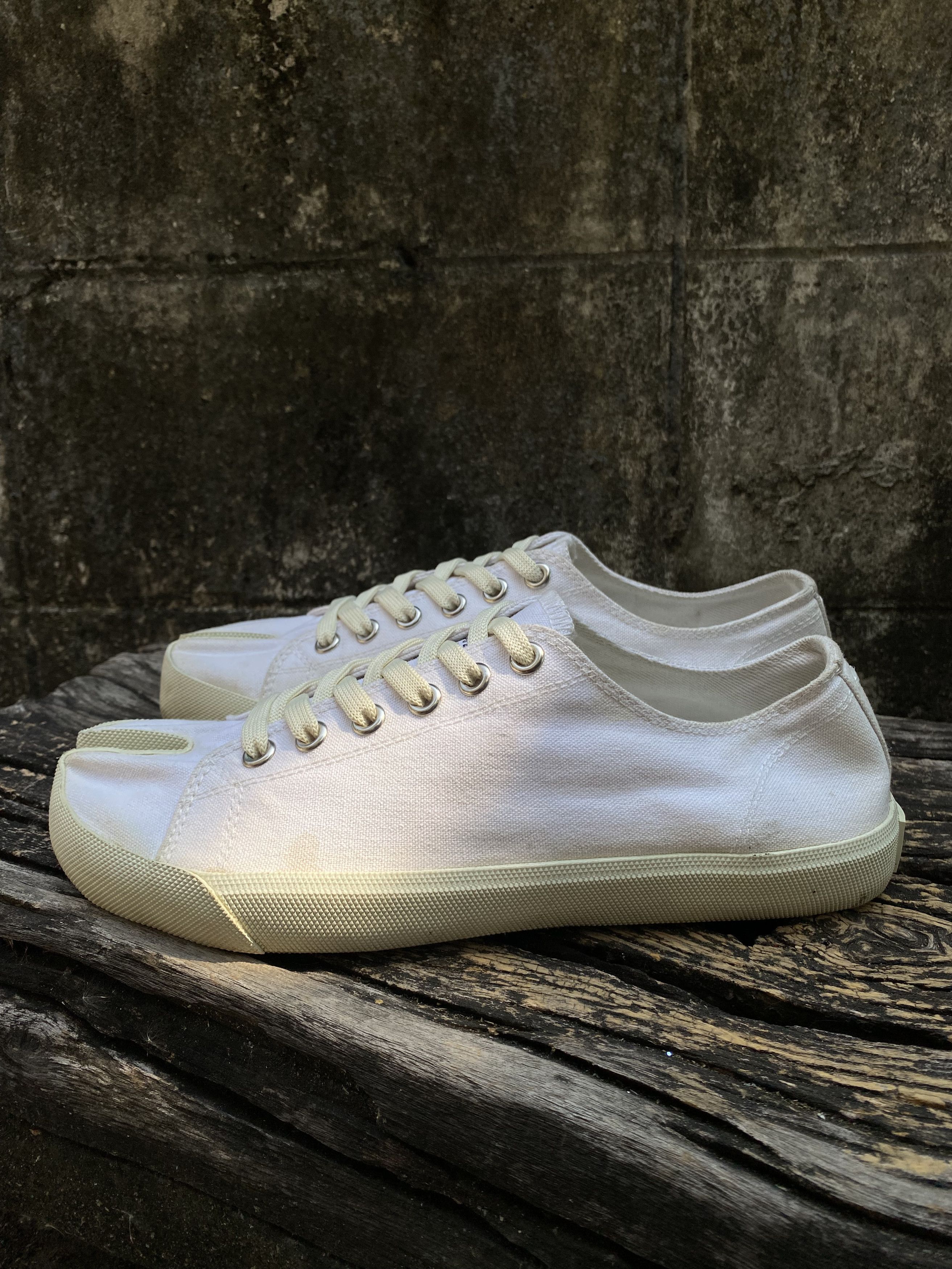Maison Margiela Maison Margiela Tabi Canvas White EU41.5 Size US 8.5 / EU 41-42 - 1 Thumbnail