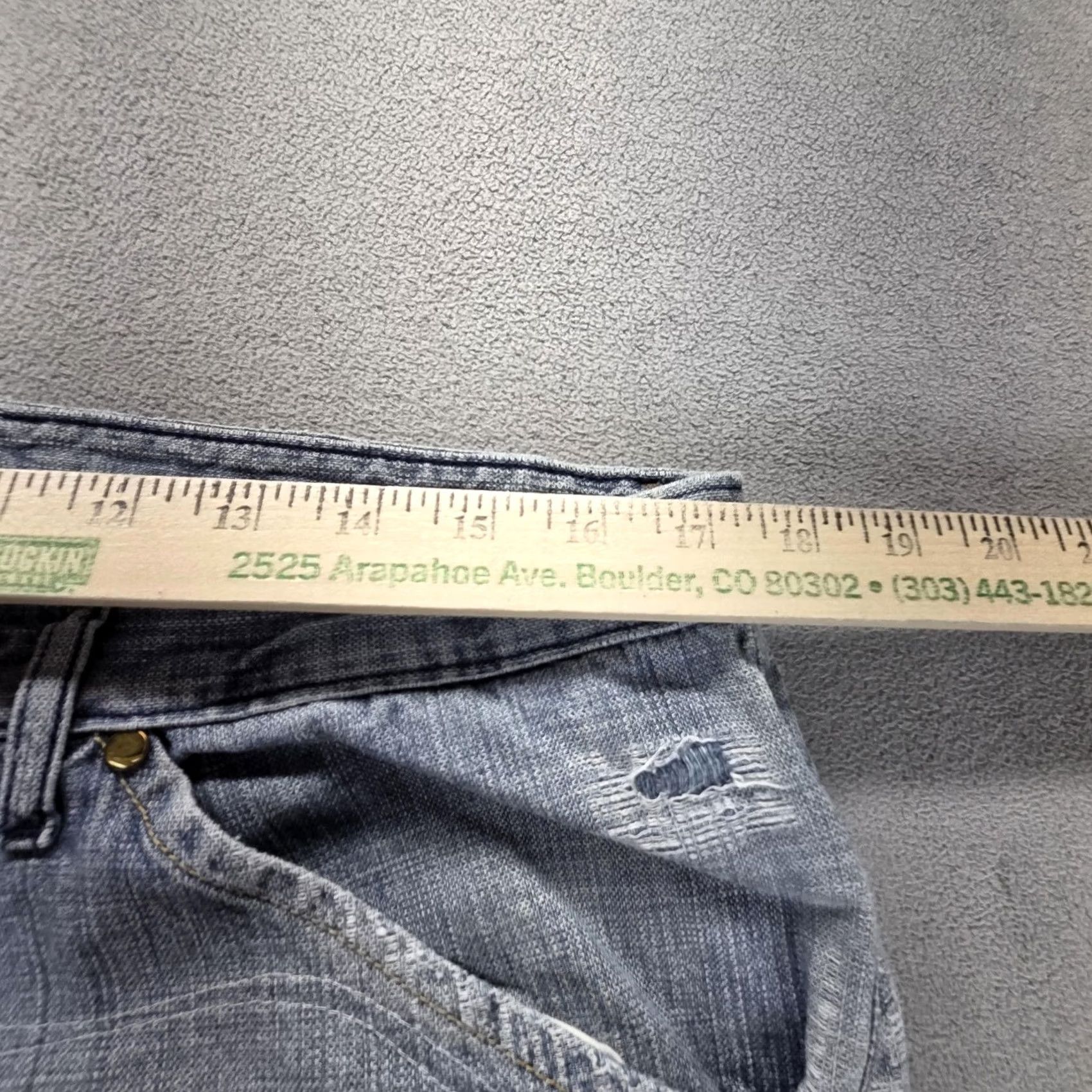 Levi's VINTAGE Levis Jeans Mens Blue Light Wash Twisted Baggy Fits 34x27 Light Denim Distressed Pockets 34 Mens Jeans Size US 34 / EU 50 - 3 Thumbnail