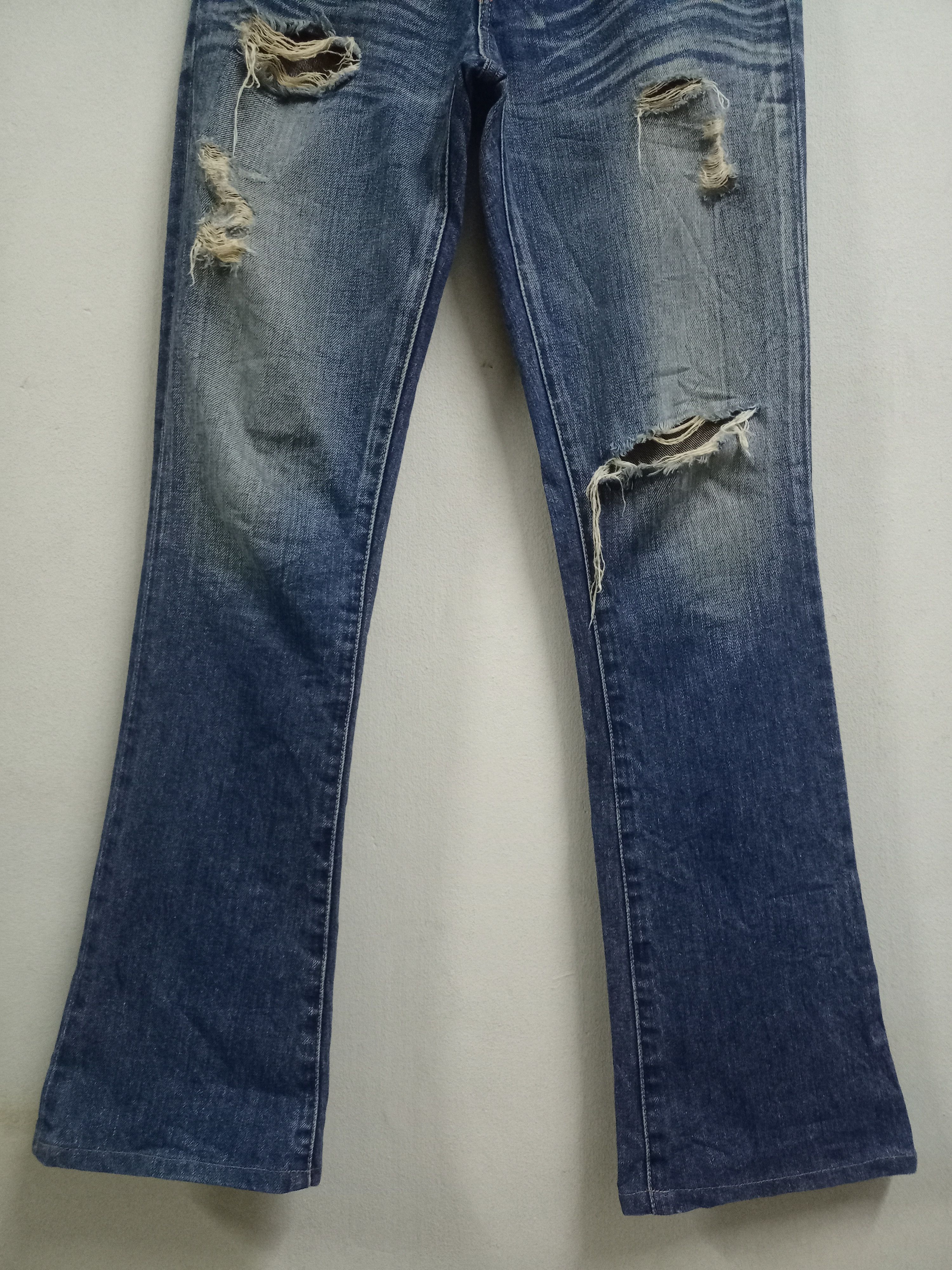 Japanese Brand Vintage Japanese Brand Blue Wash Distressed Flare Jeans Size 30" / US 8 / IT 44 - 6 Thumbnail