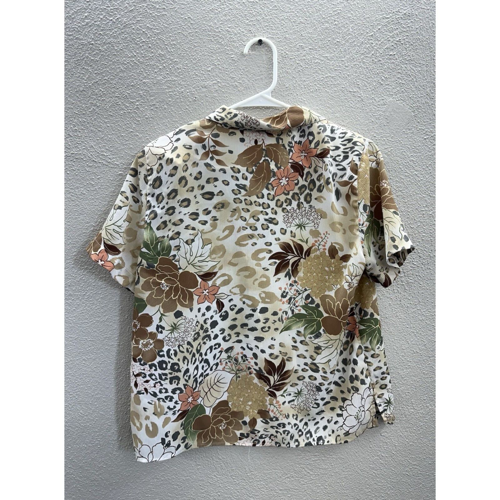 Vintage Alfred Dunner Button-Up Womens Petite 10 Floral Animal Print Short Sleeve Beige 90s Womens Shirt Connection Size 32" / US 10 / IT 46 - 7 Thumbnail