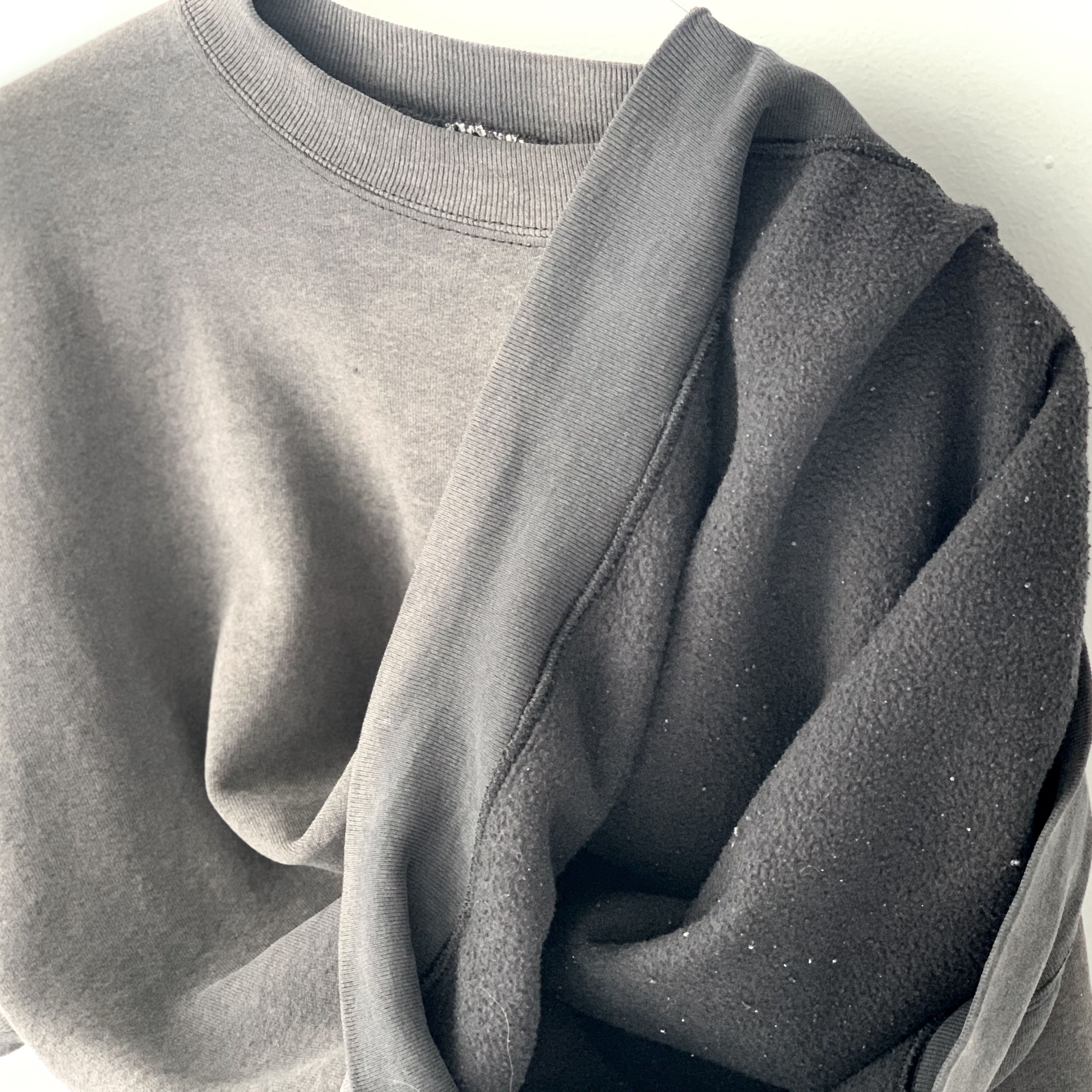 Fruit Of The Loom vintage 90s sunfaded boxy sweatshirt Size US XL / EU 56 / 4 - 4 Thumbnail