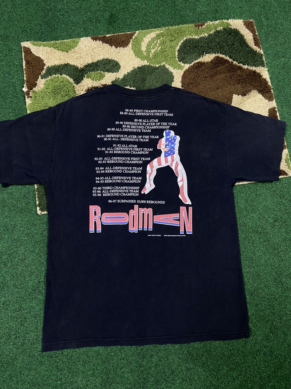 NBA × Rap Tees × Vintage Vintage 90’s Dennis Rodman 1997 Tee Shirt XLarge Size US XL / EU 56 / 4 - 2 Thumbnail