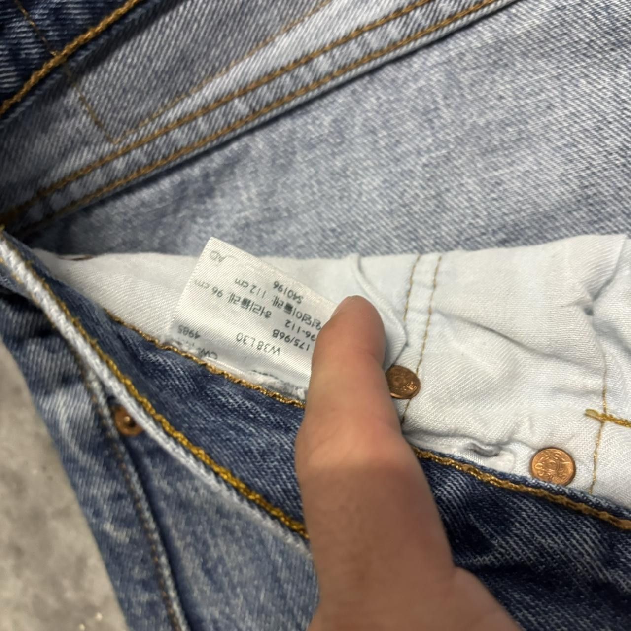 Japanese Brand × Vintage Crazy Vintage Y2K/2000s Levis 501 Medium Wash Essential Denim Jeans! Size US 38 / EU 54 - 8 Thumbnail