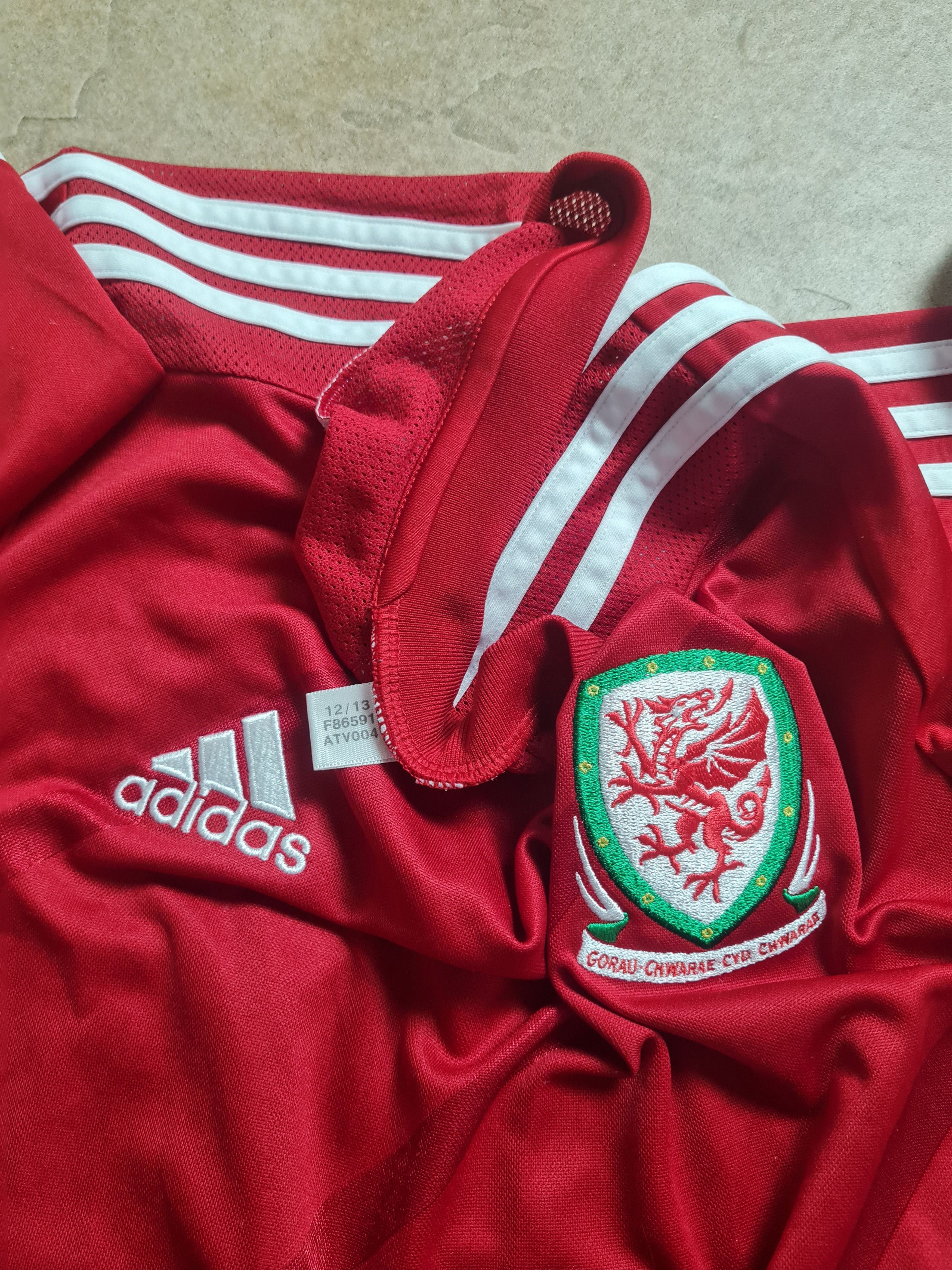 Adidas FOOTBALL SOCCER SHIRT JERSEY ADIDAS MEN'S WALES 2013/2014 Size US S / EU 44-46 / 1 - 14 Thumbnail