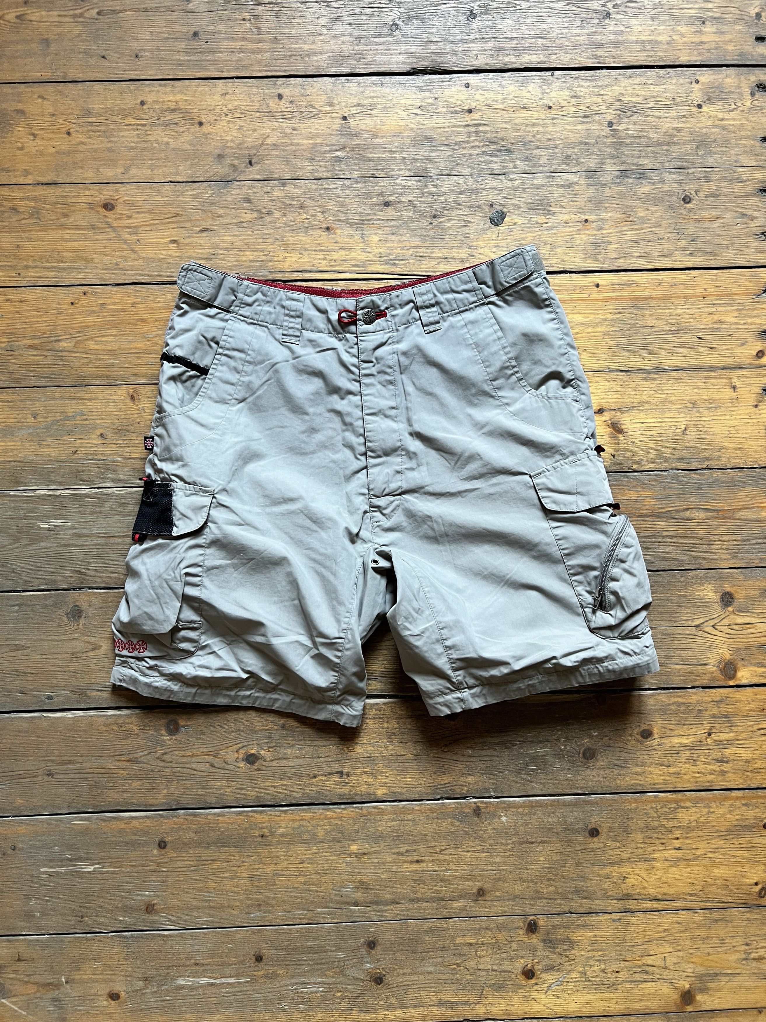 Independent Truck Co. Vintage 1990s Skate Multi Pocket Cargo Shorts Size US 34 / EU 50 - 1 Thumbnail